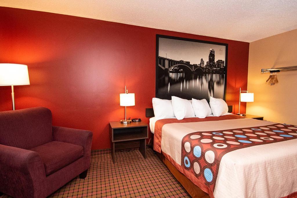 Super 8 by Wyndham Brooklyn Center/MPLS photo 29