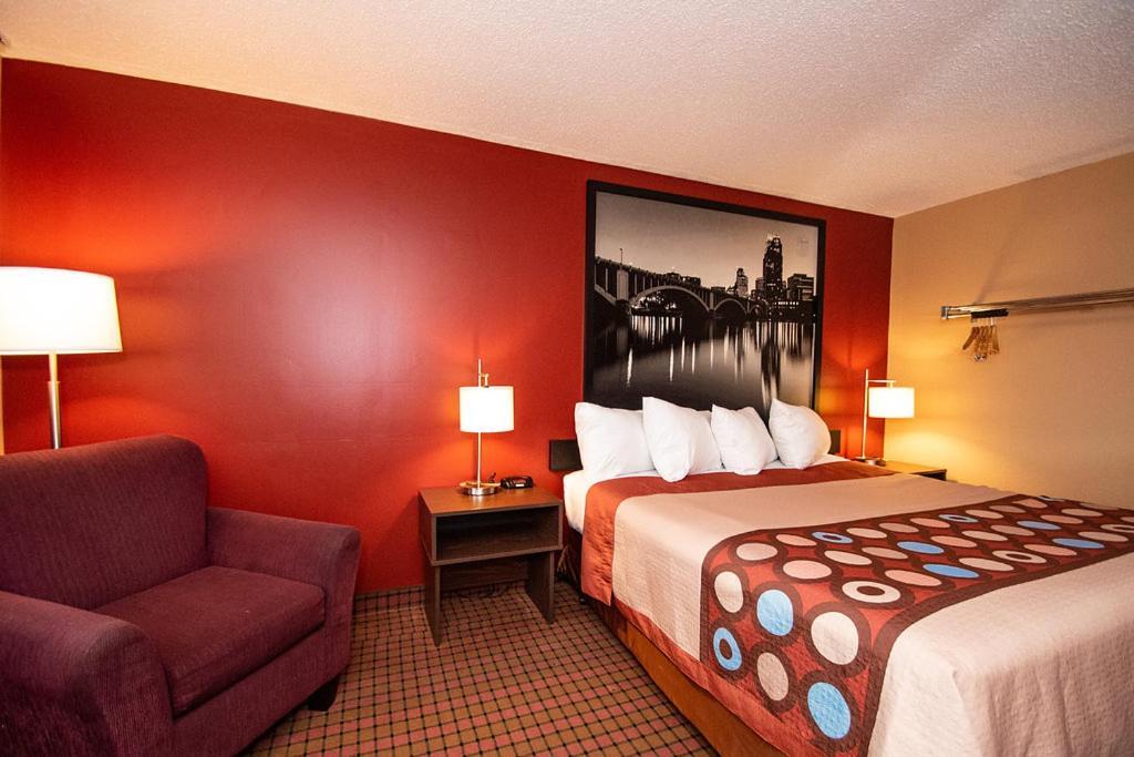 Super 8 by Wyndham Brooklyn Center/MPLS photo 28