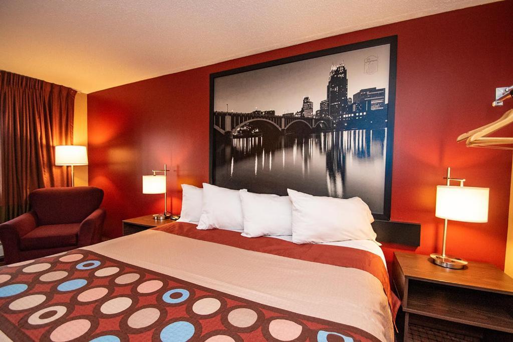 Super 8 by Wyndham Brooklyn Center/MPLS photo 27