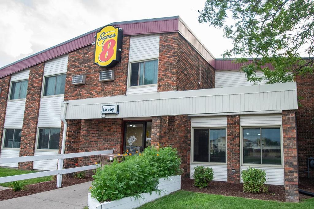 Super 8 by Wyndham Brooklyn Center/MPLS photo 24