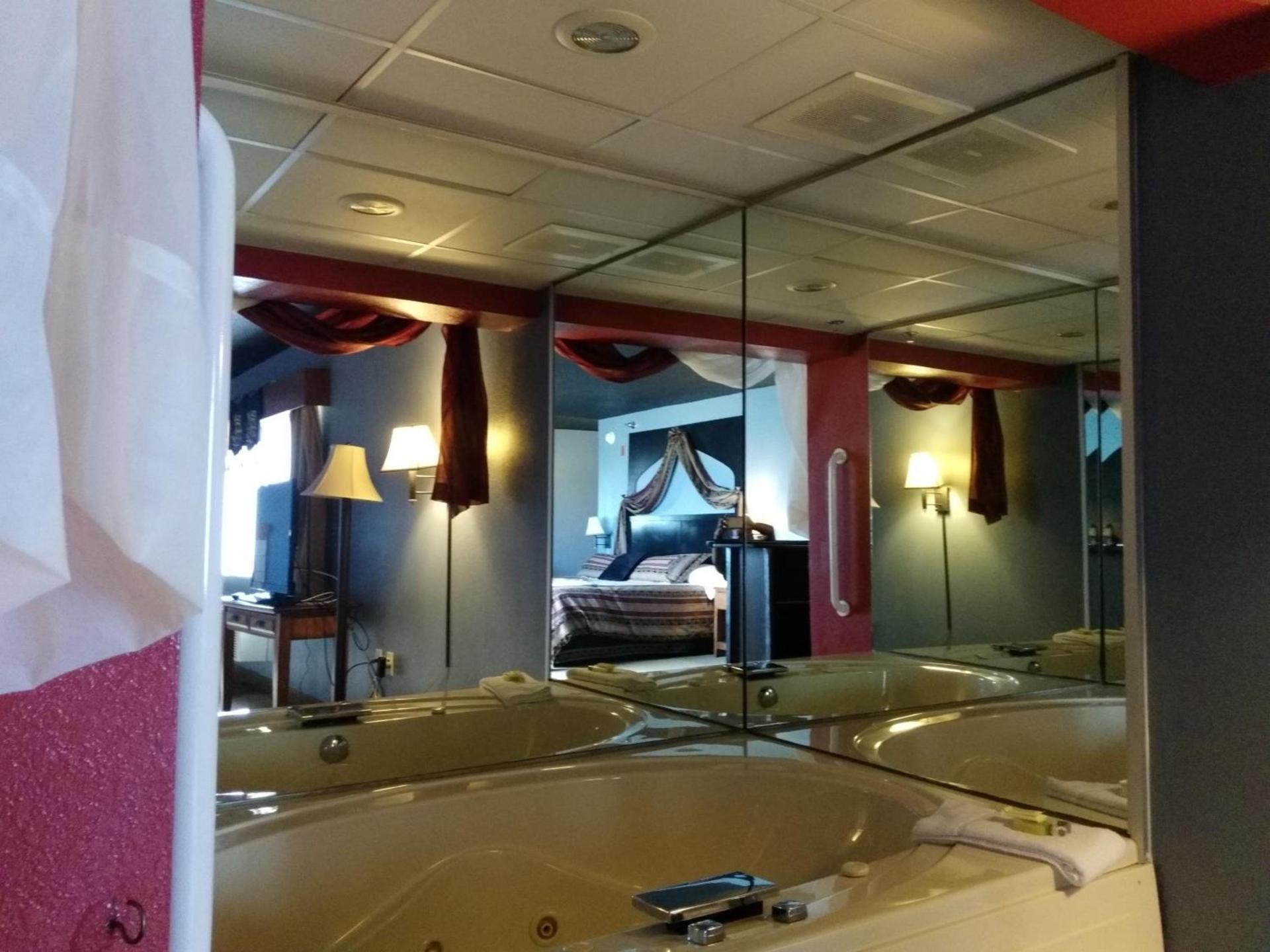Madelia Hotel & Suites photo 52