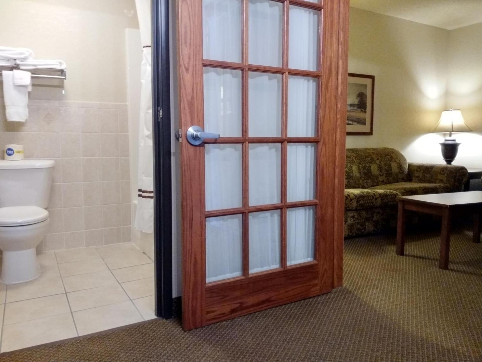 Madelia Hotel & Suites photo 56
