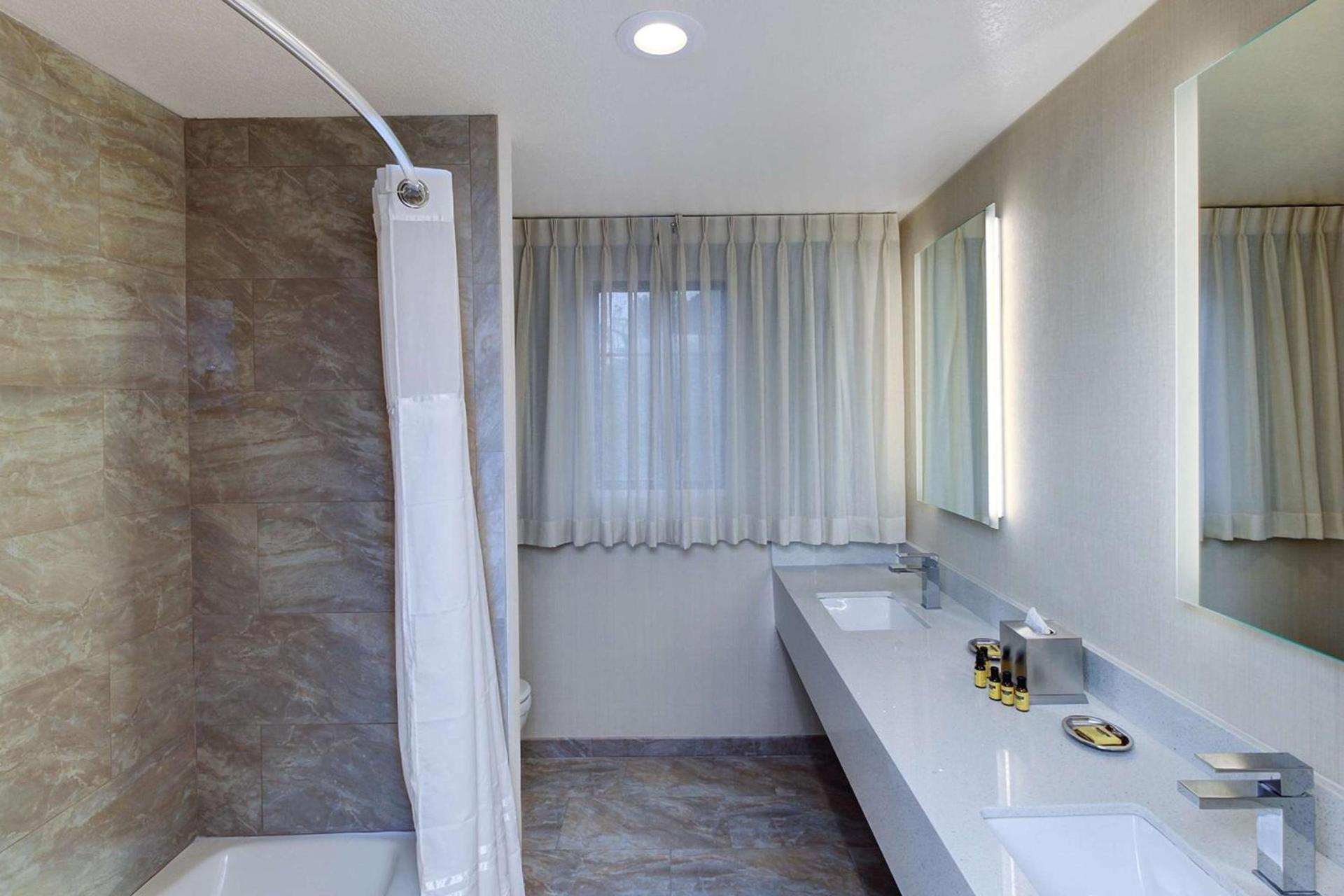 Best Western Plus Carpinteria Inn photo 14