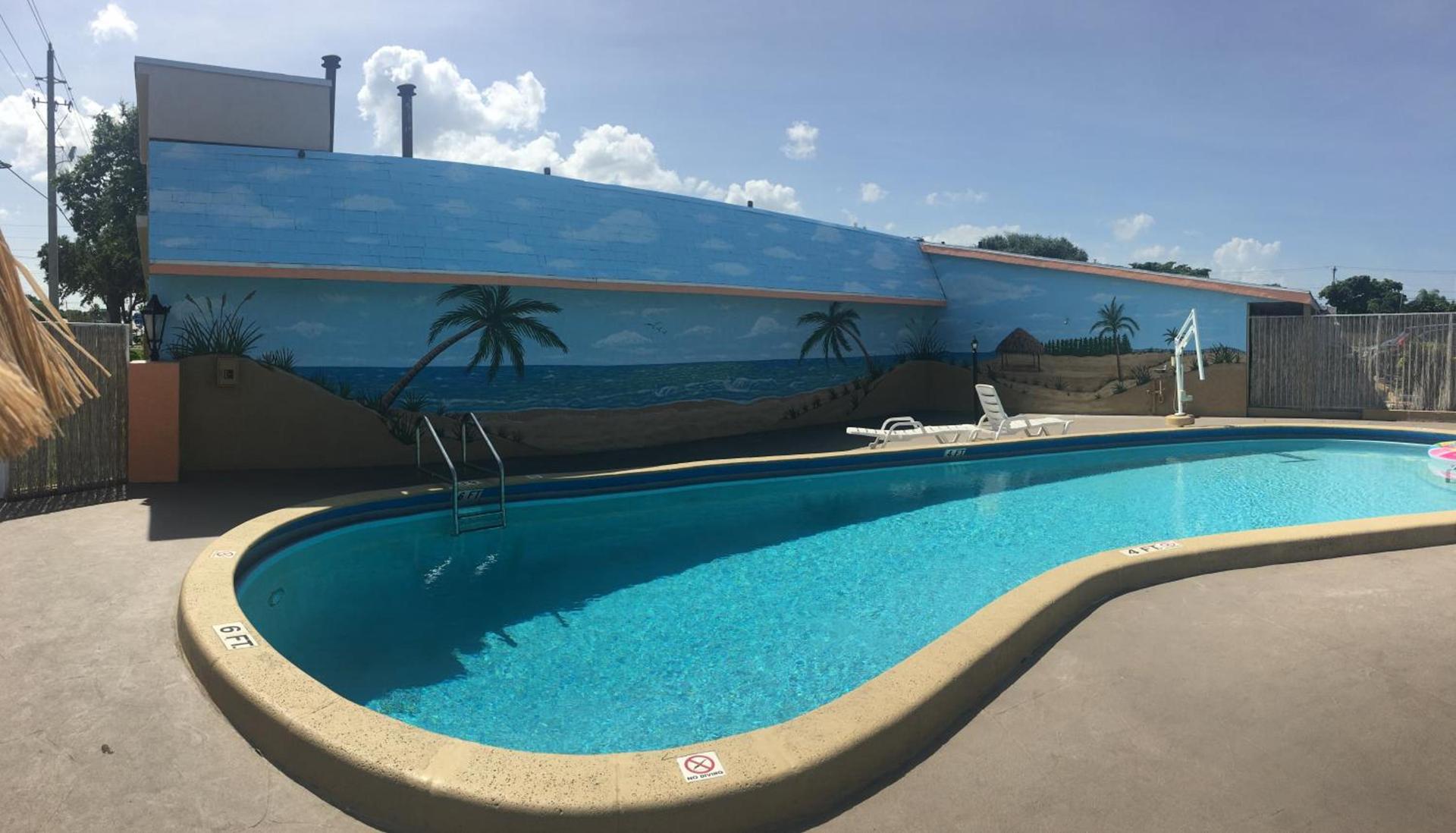 Super 8 by Wyndham Lantana West Palm Beach photo 7