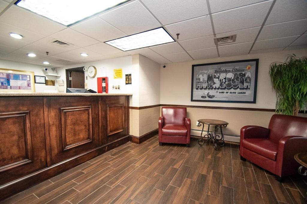 Super 8 by Wyndham Brooklyn Center/MPLS photo 21