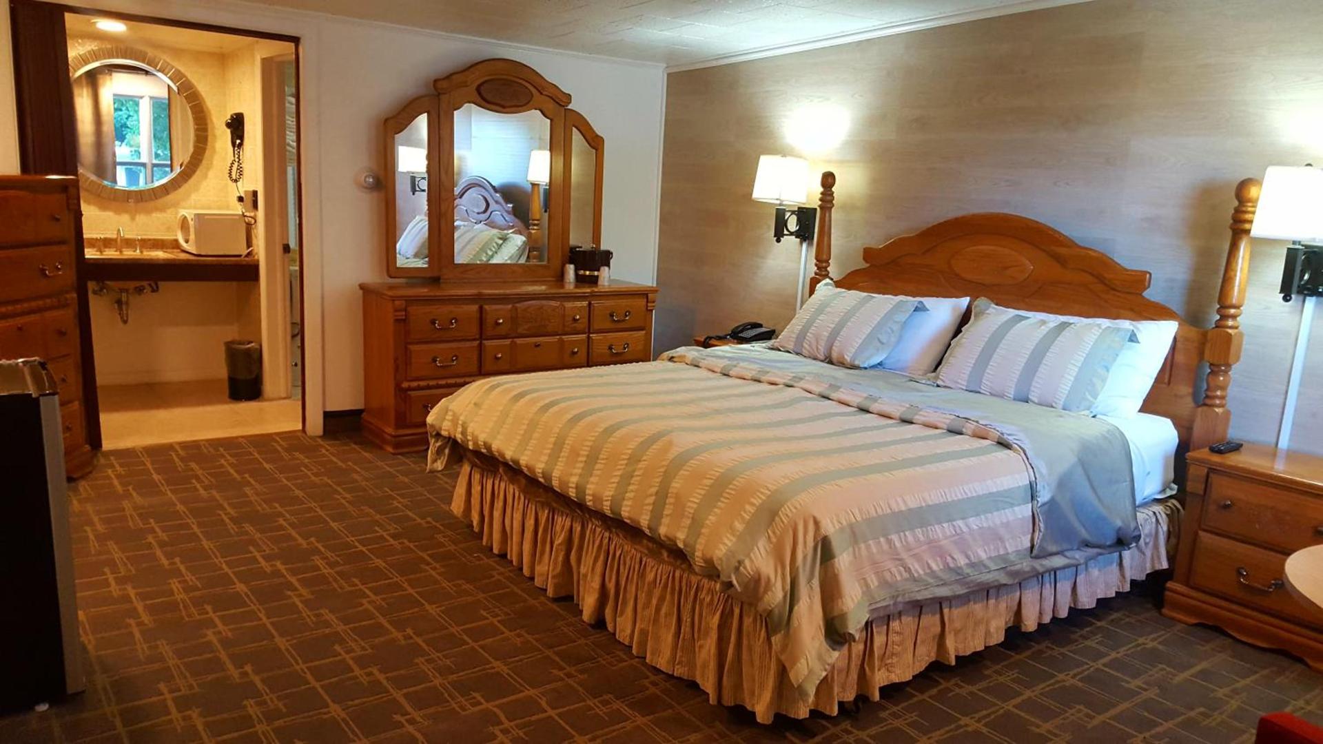 Stucco Lodge photo 12