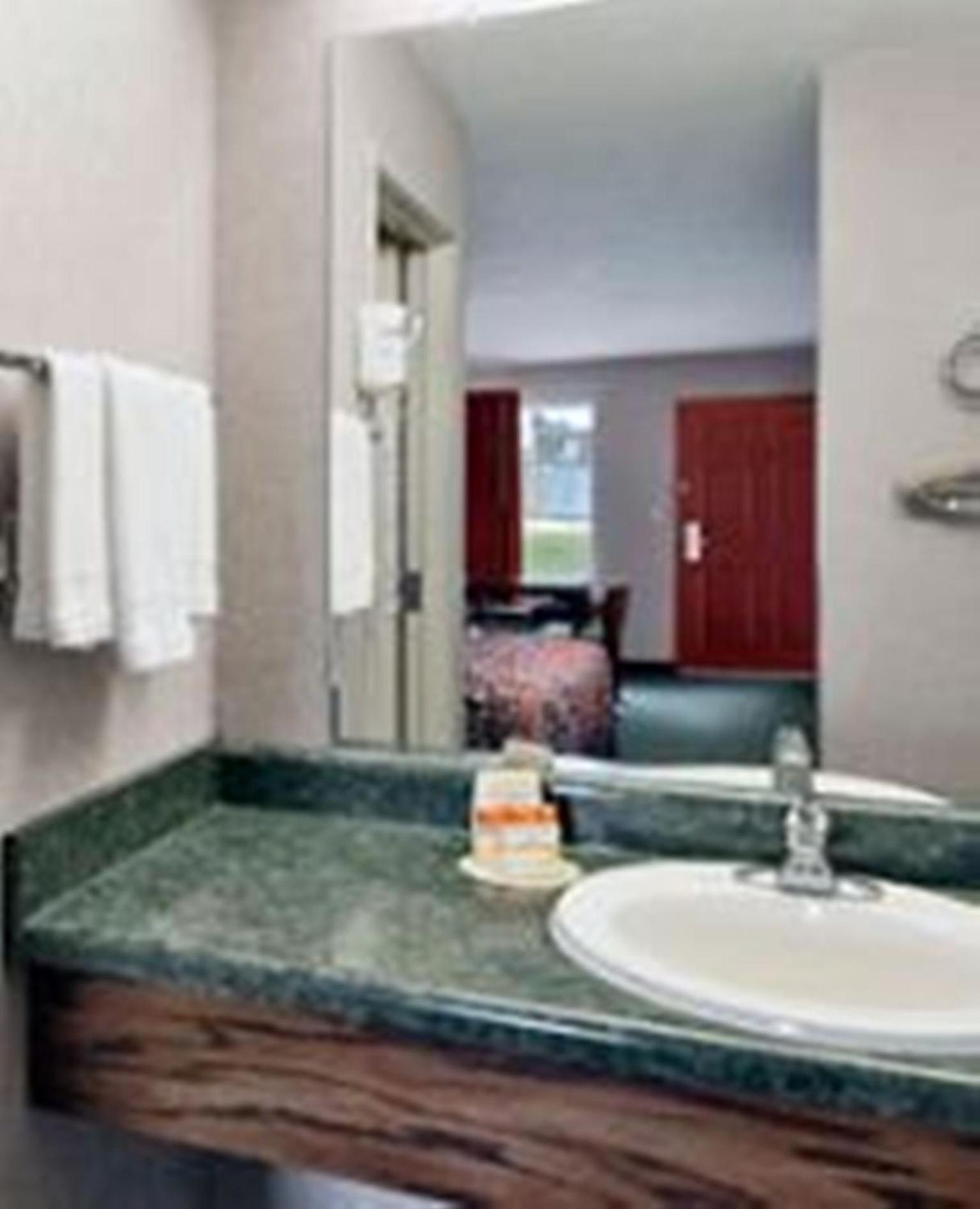 OYO Hotel East Macon I-75 photo 5