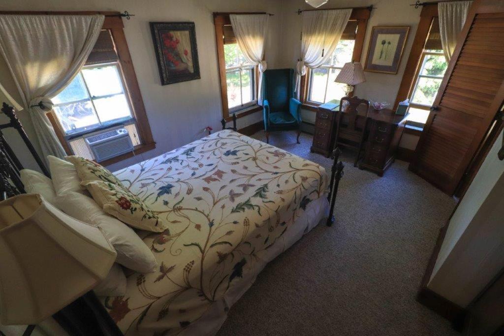 Follansbee Inn photo 95