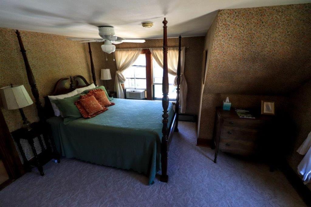 Follansbee Inn photo 94