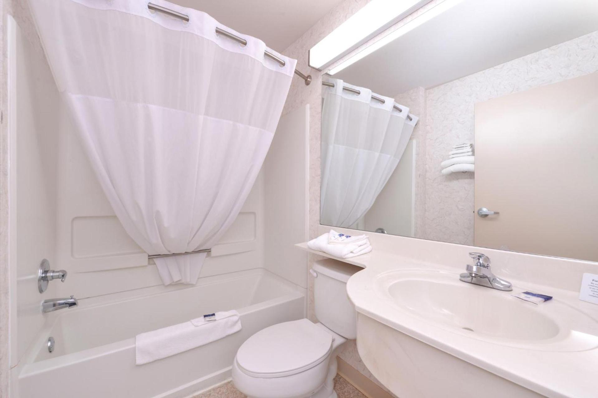 Americas Best Value Inn & Suites Maryville photo 15