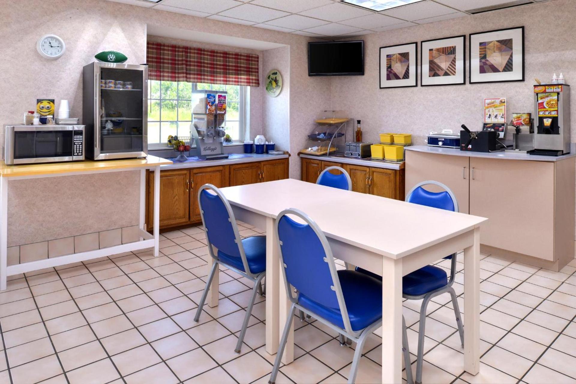 Americas Best Value Inn & Suites Maryville photo 25