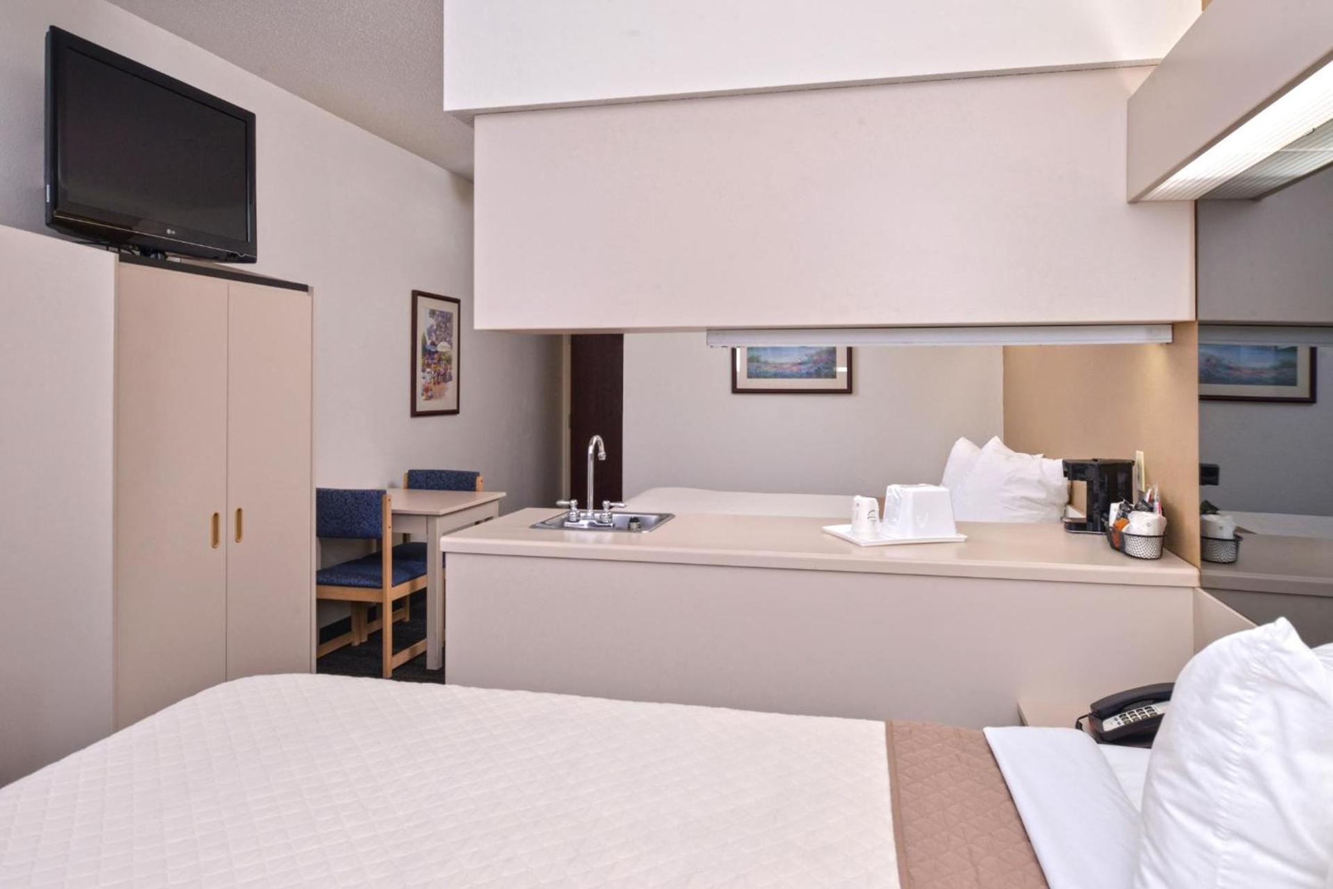Americas Best Value Inn & Suites Maryville photo 30