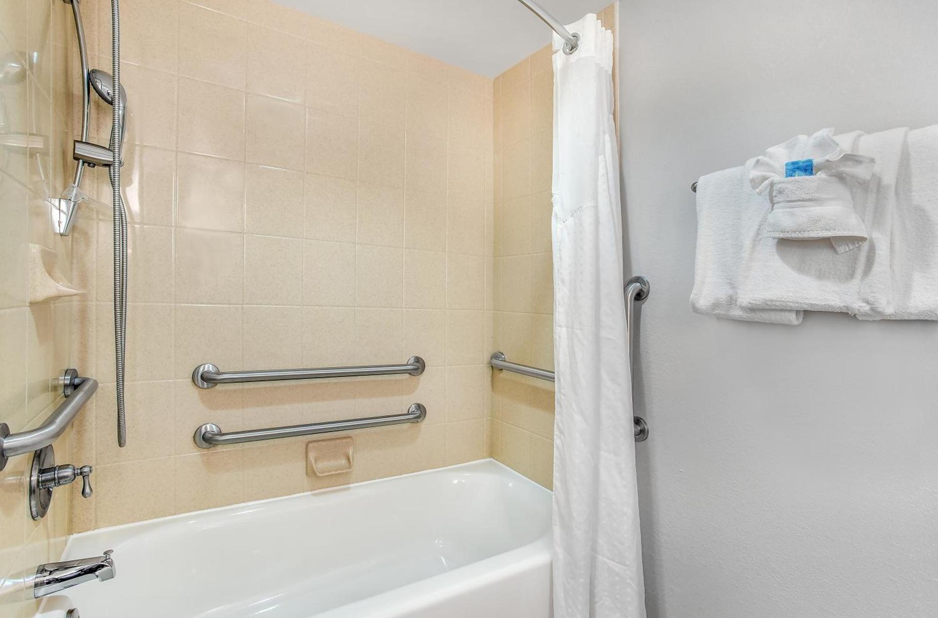 Holiday Inn Express & Suites Morristown by IHG photo 2