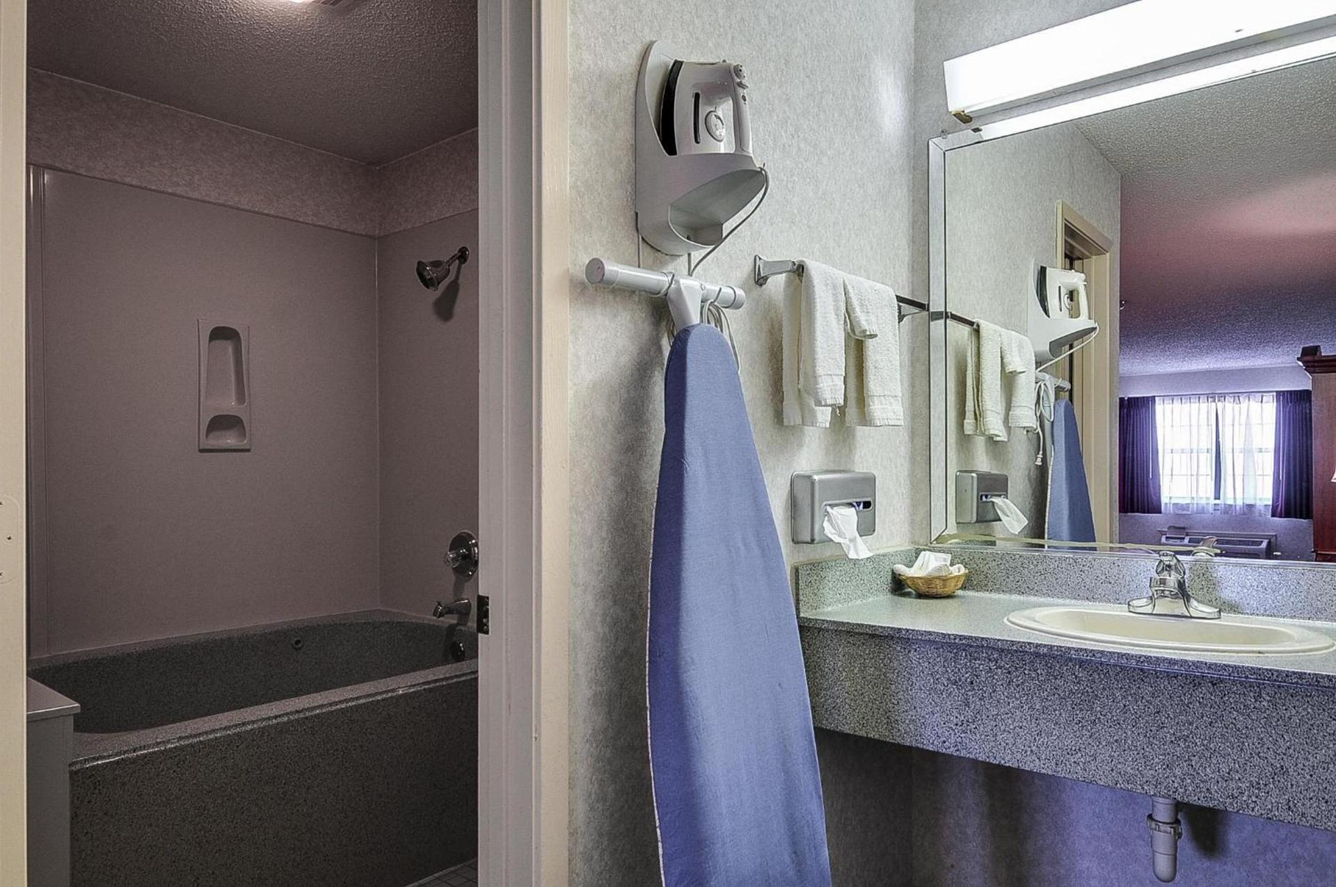 Americas Best Value Inn Midlothian photo 10