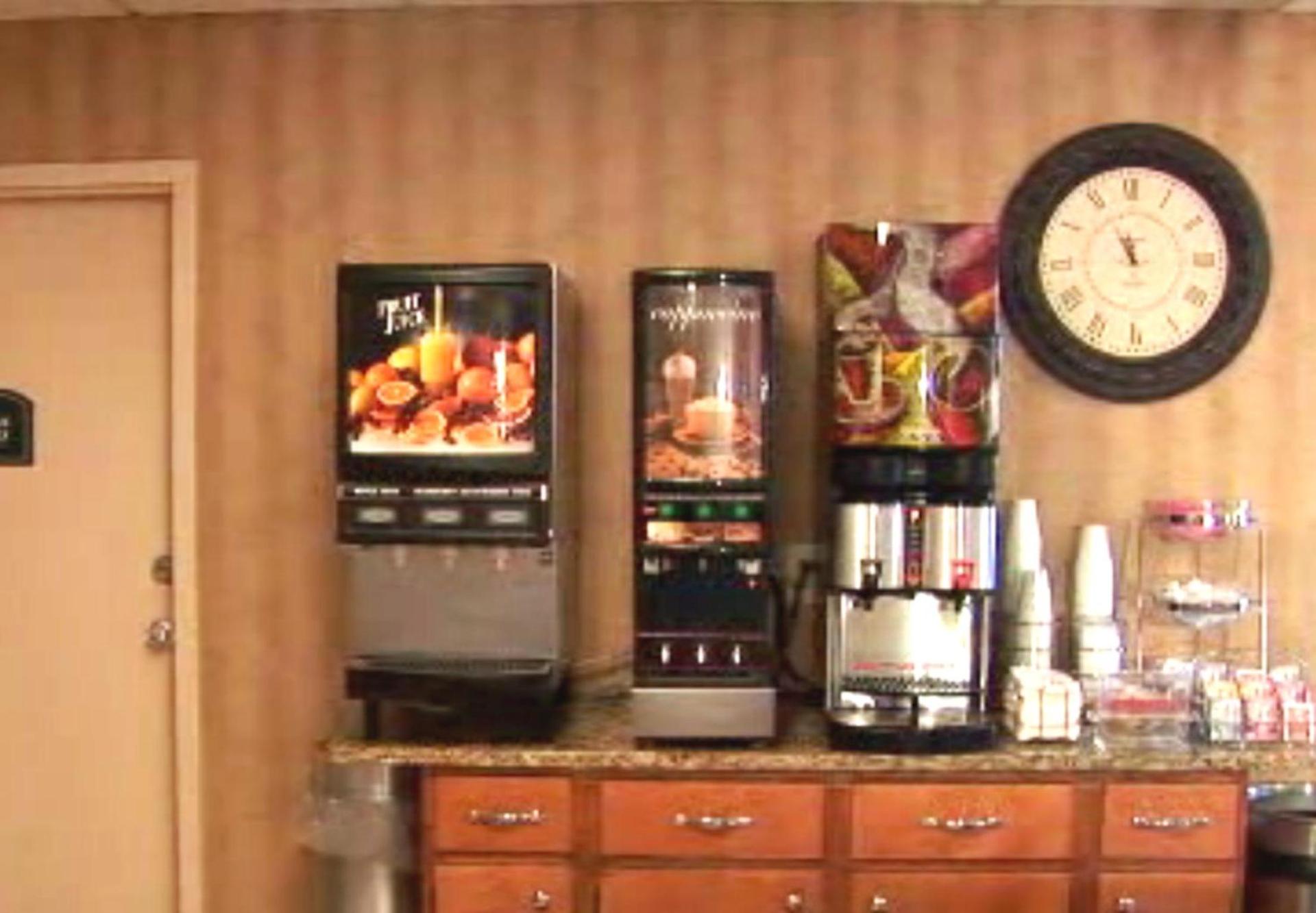 Days Inn by Wyndham Jacksonville Airport photo 34