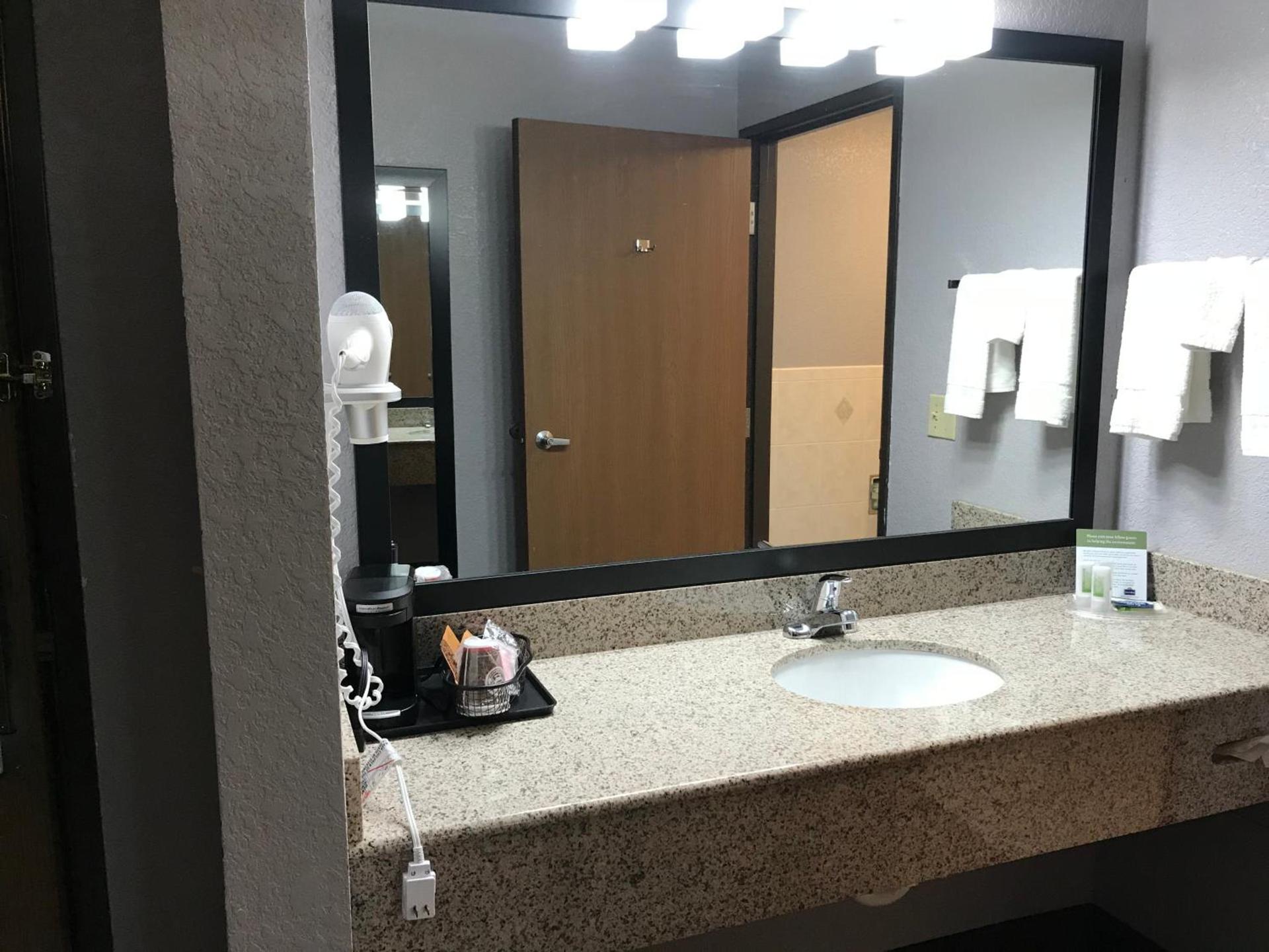 AmericInn by Wyndham Ankeny/Des Moines photo 40