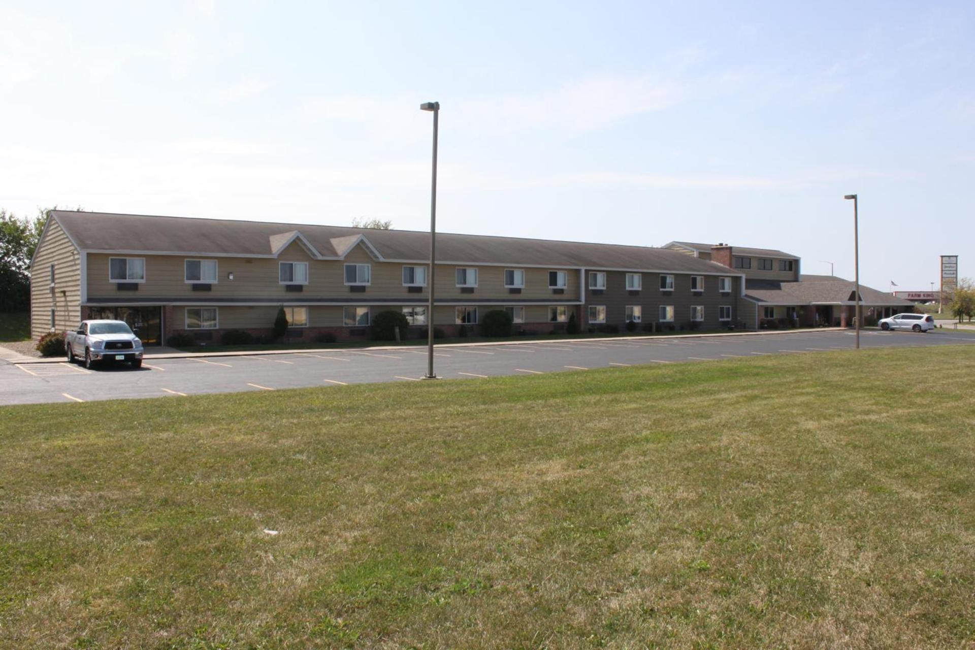 AmericInn by Wyndham West Burlington photo 1