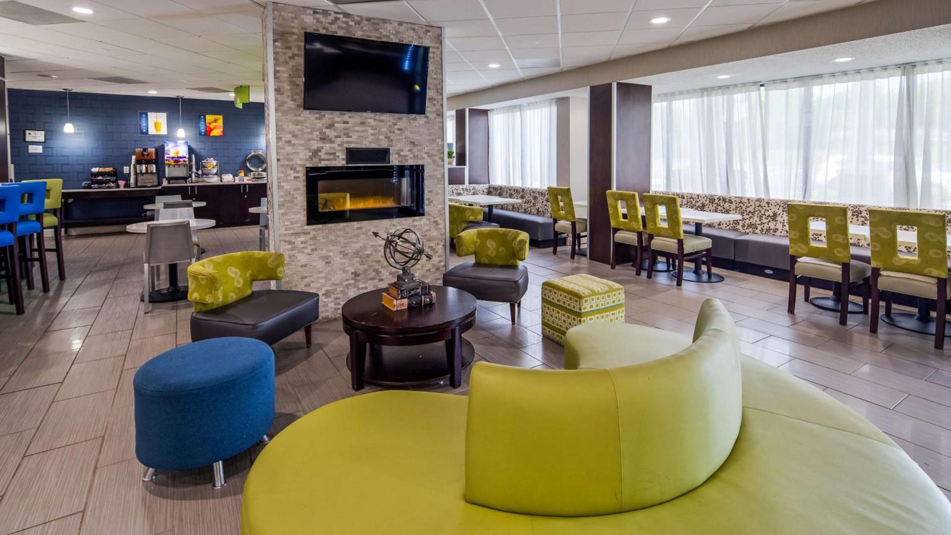 Best Western Plus Hanes Mall photo 17