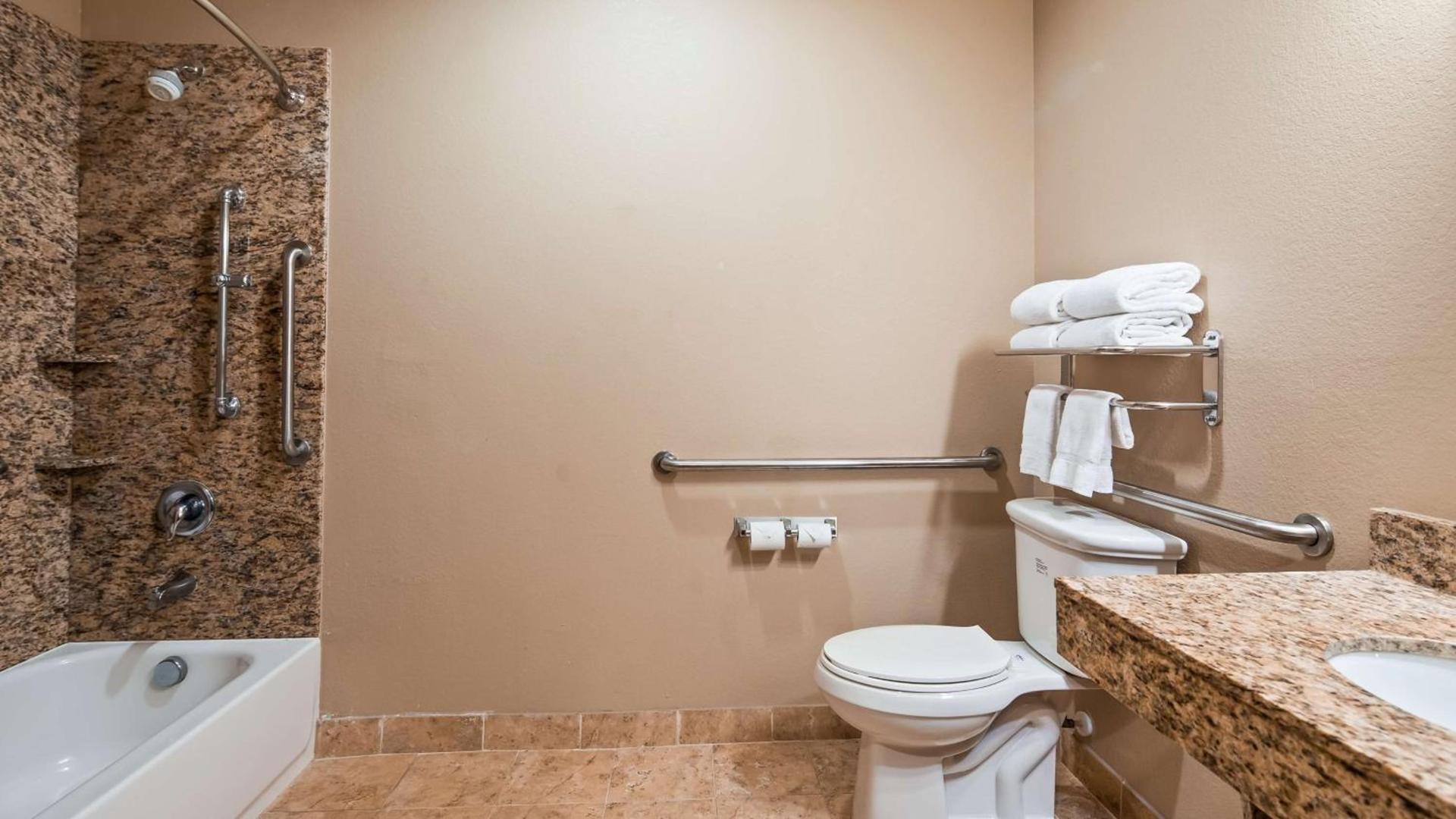 Best Western Plus Kenedy Inn photo 12