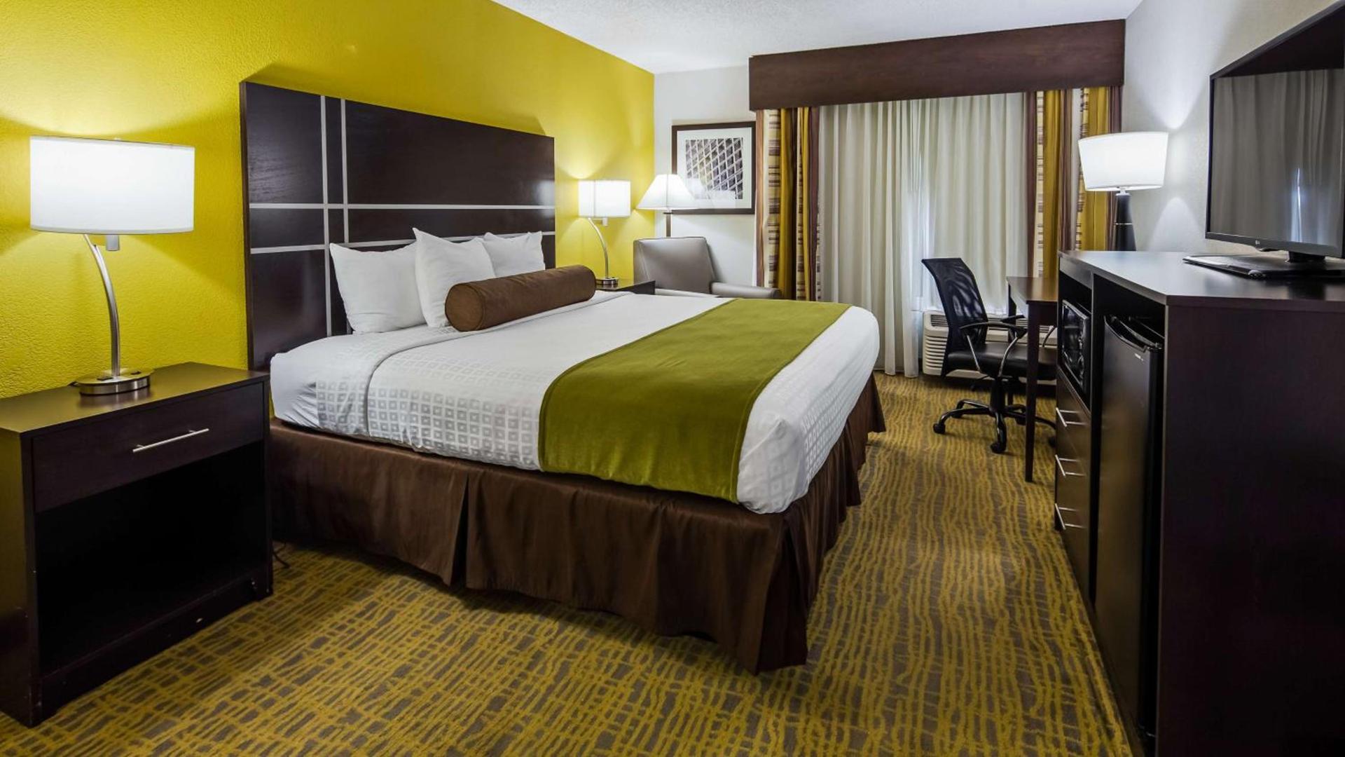 Best Western Plus Hanes Mall photo 12