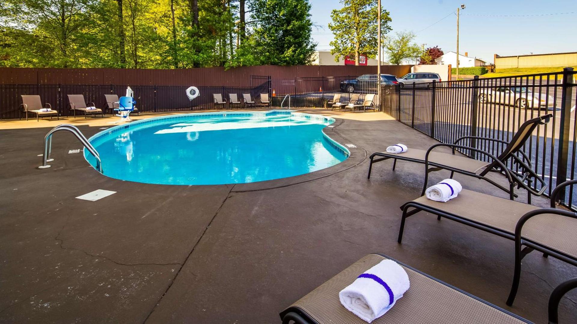 Best Western Plus Hanes Mall photo 11