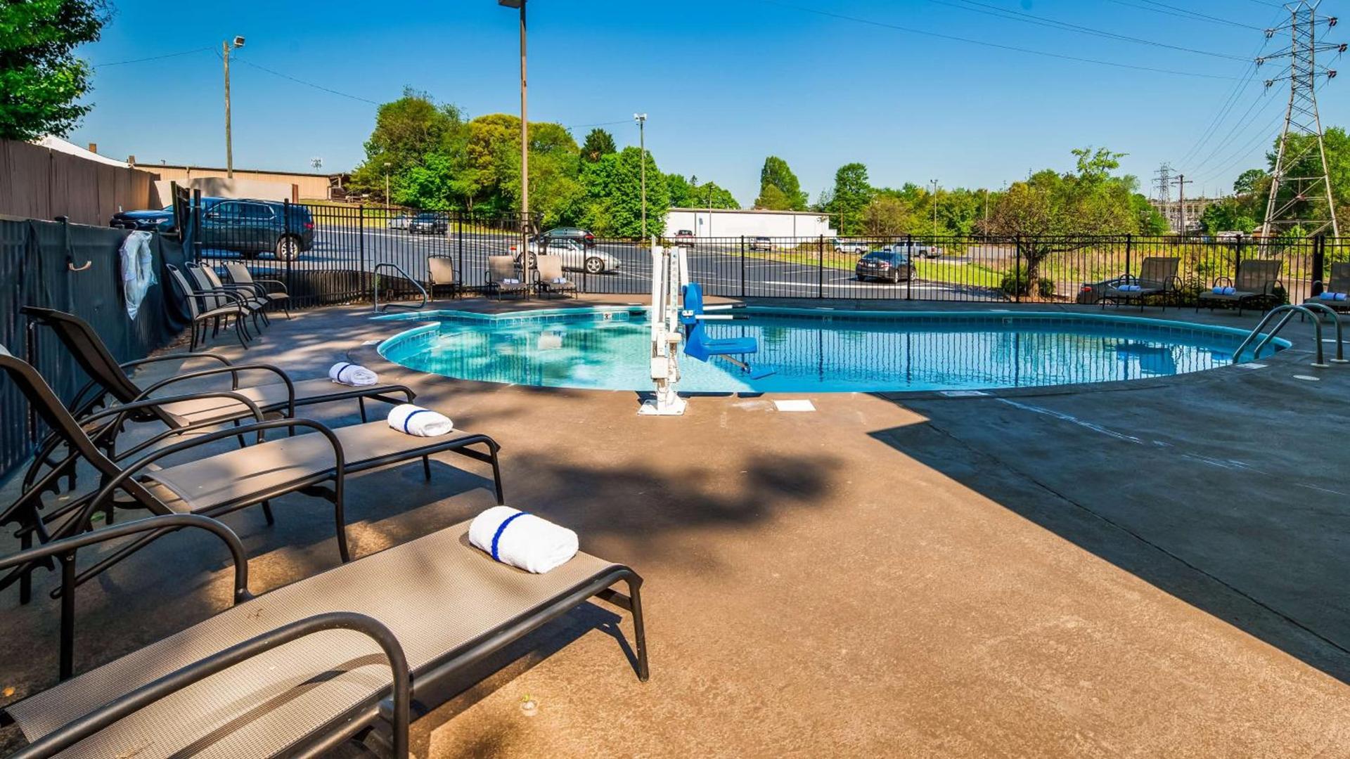 Best Western Plus Hanes Mall photo 2