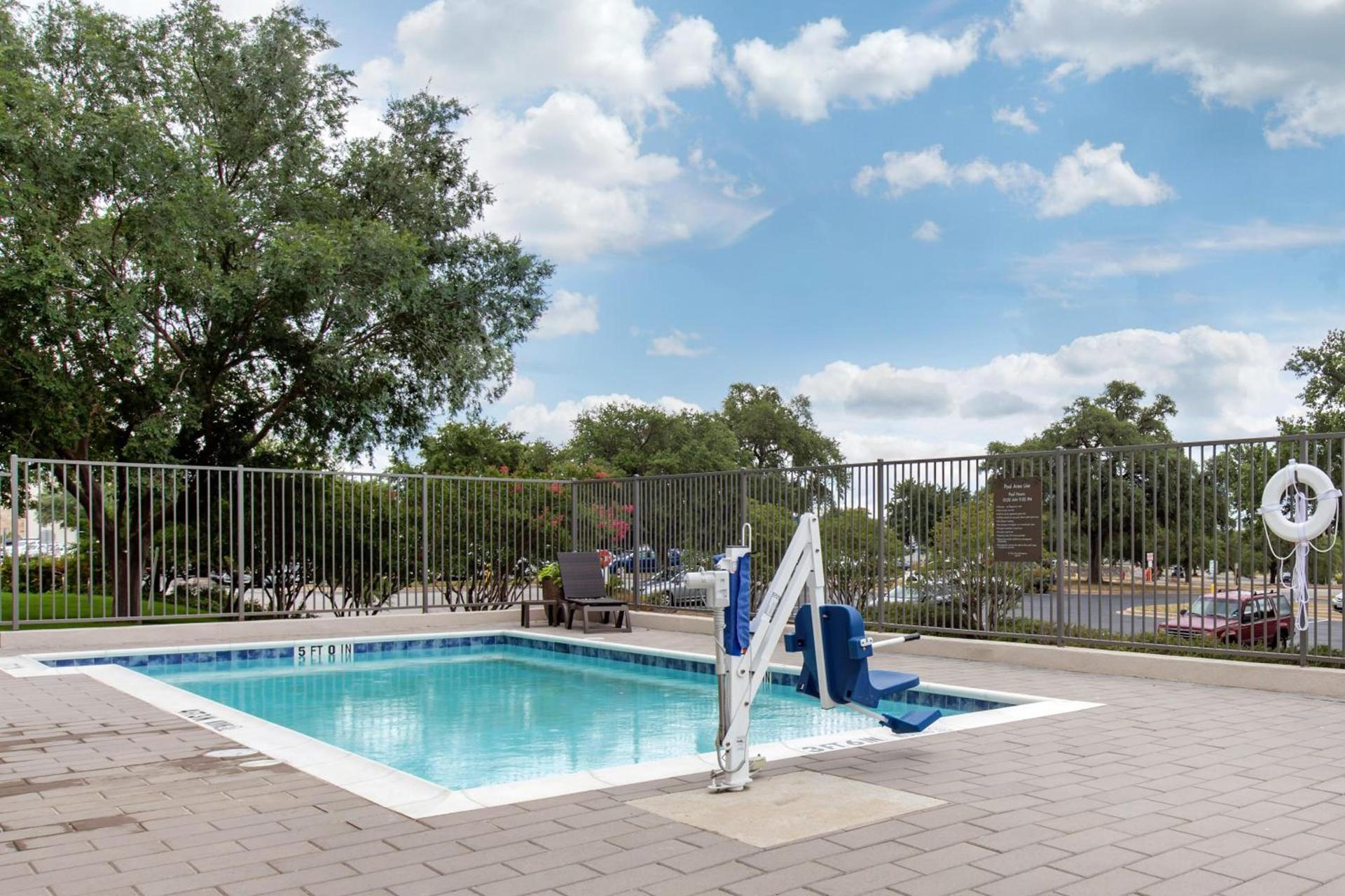 Comfort Suites - South Austin photo 16