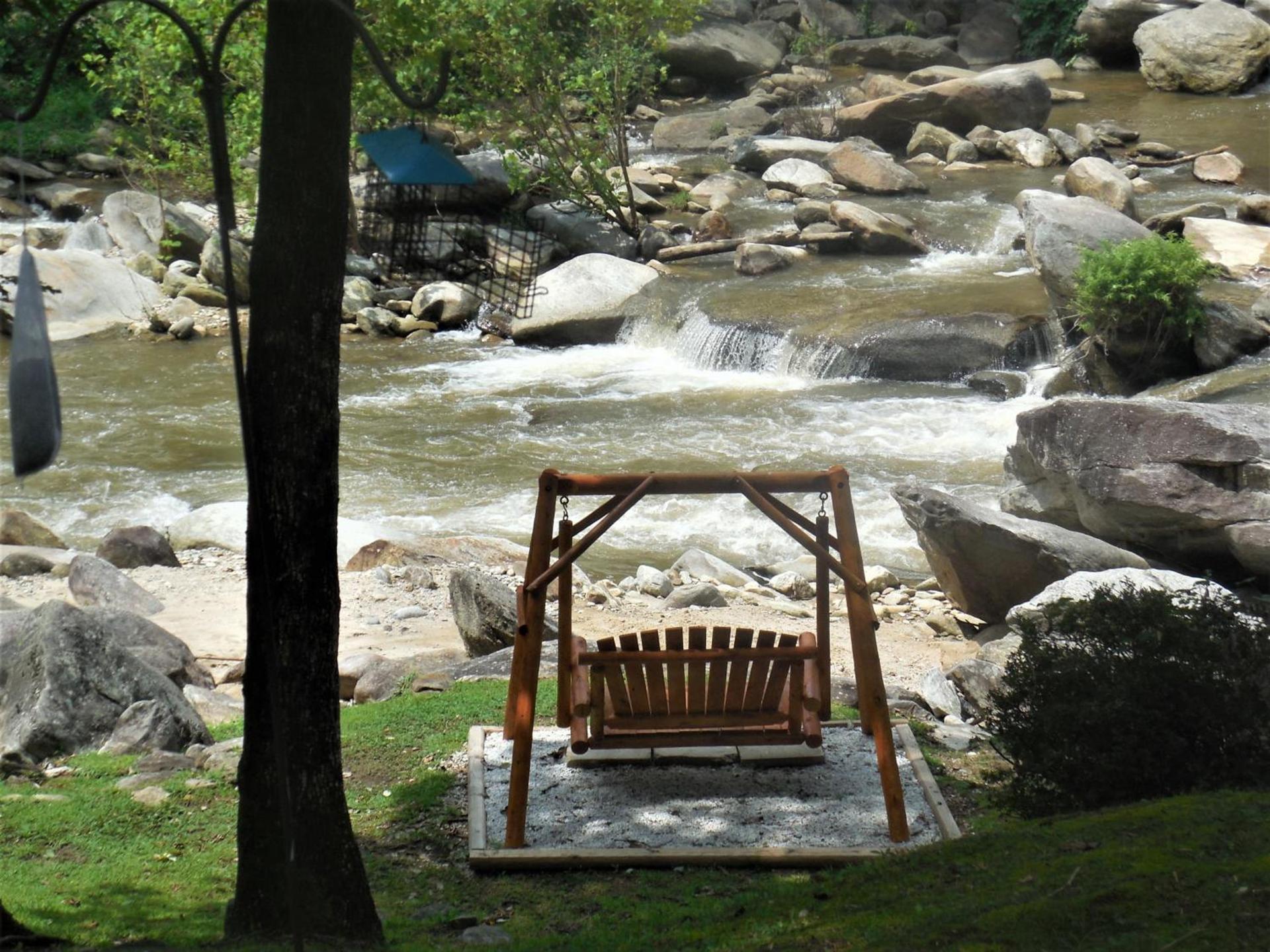 The Evening Shade River Lodge and Cabins photo 46
