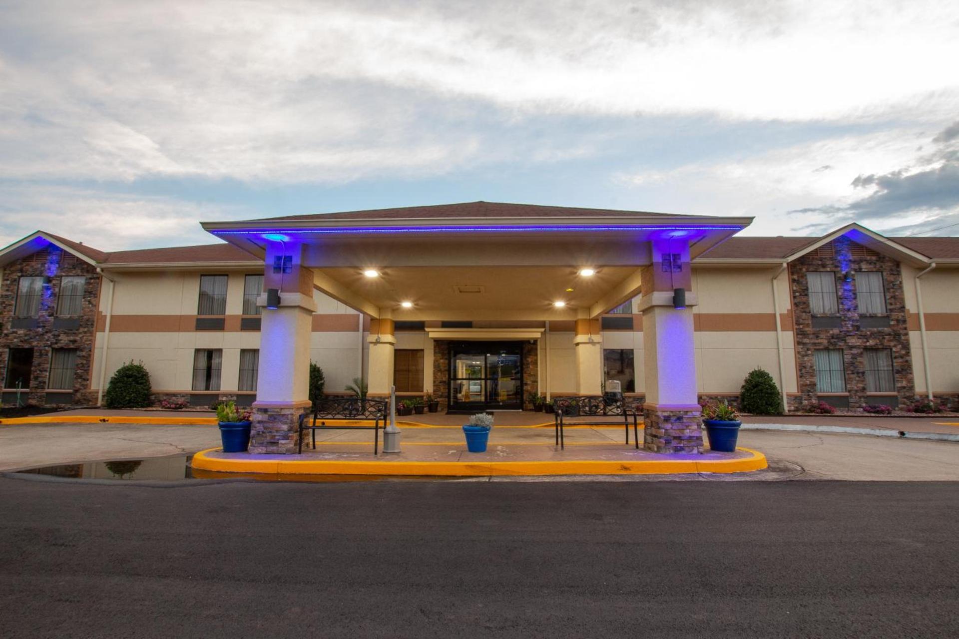 Days Inn & Suites by Wyndham Commerce photo 26