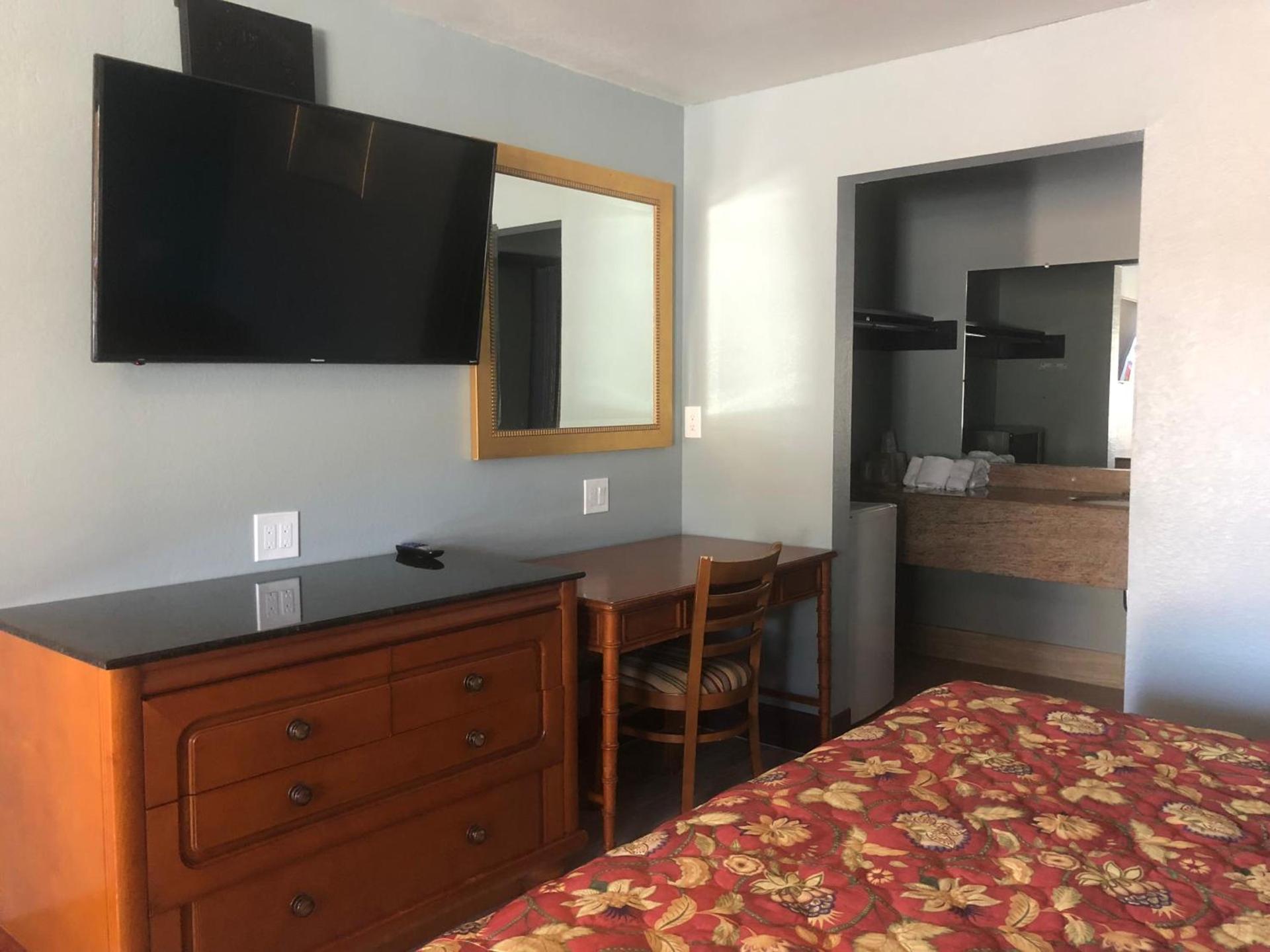 Travelers Inn photo 9