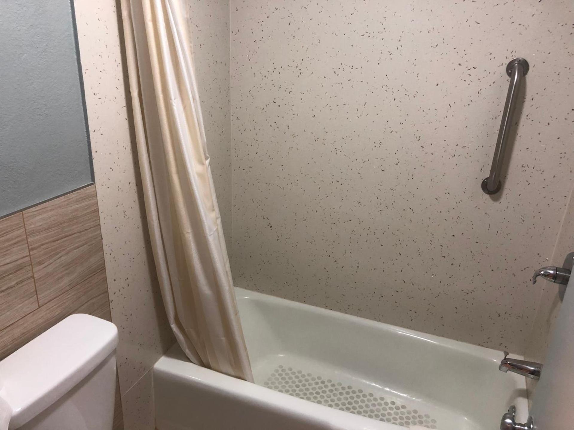 Travelers Inn photo 7