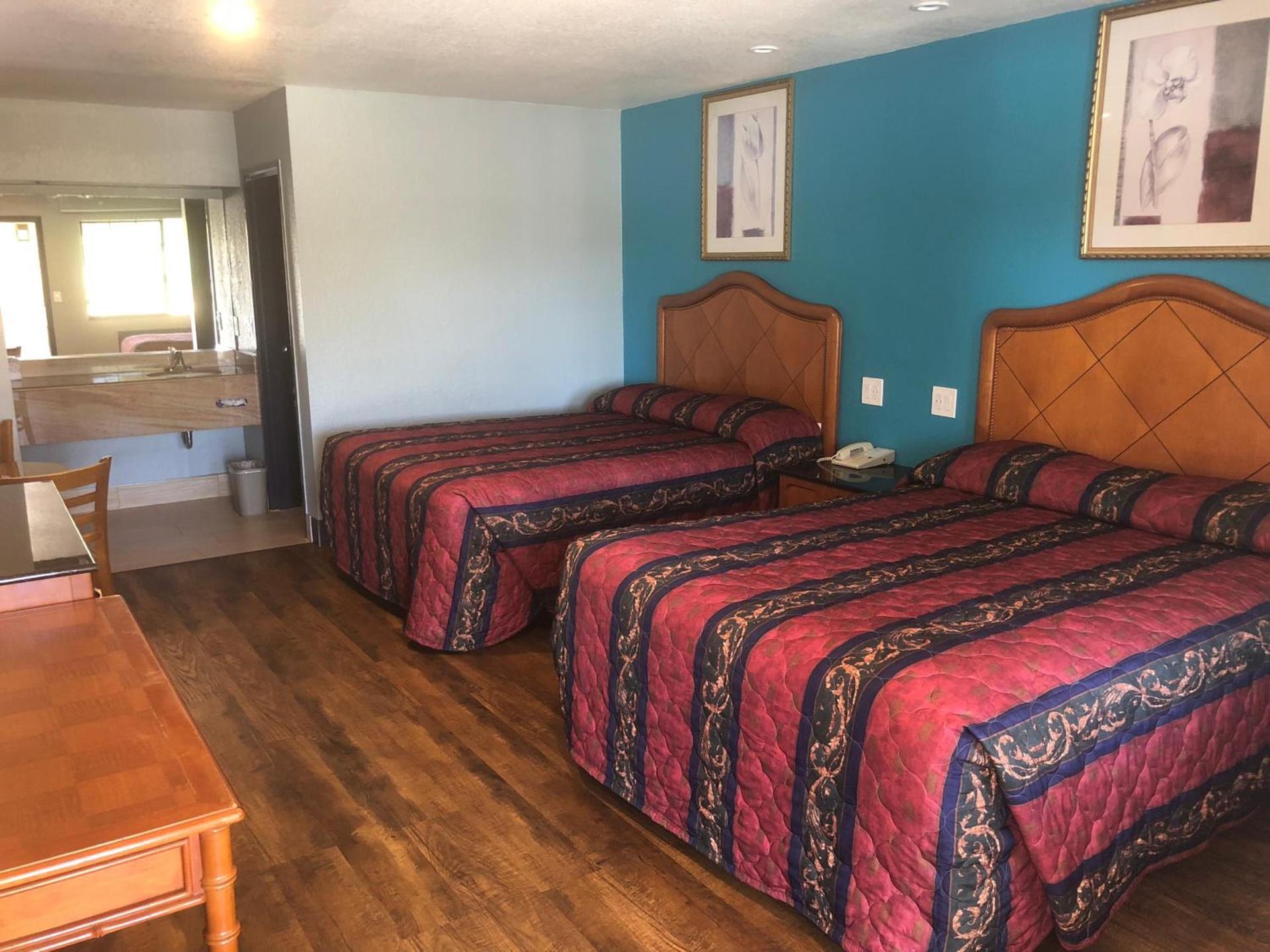 Travelers Inn photo 5