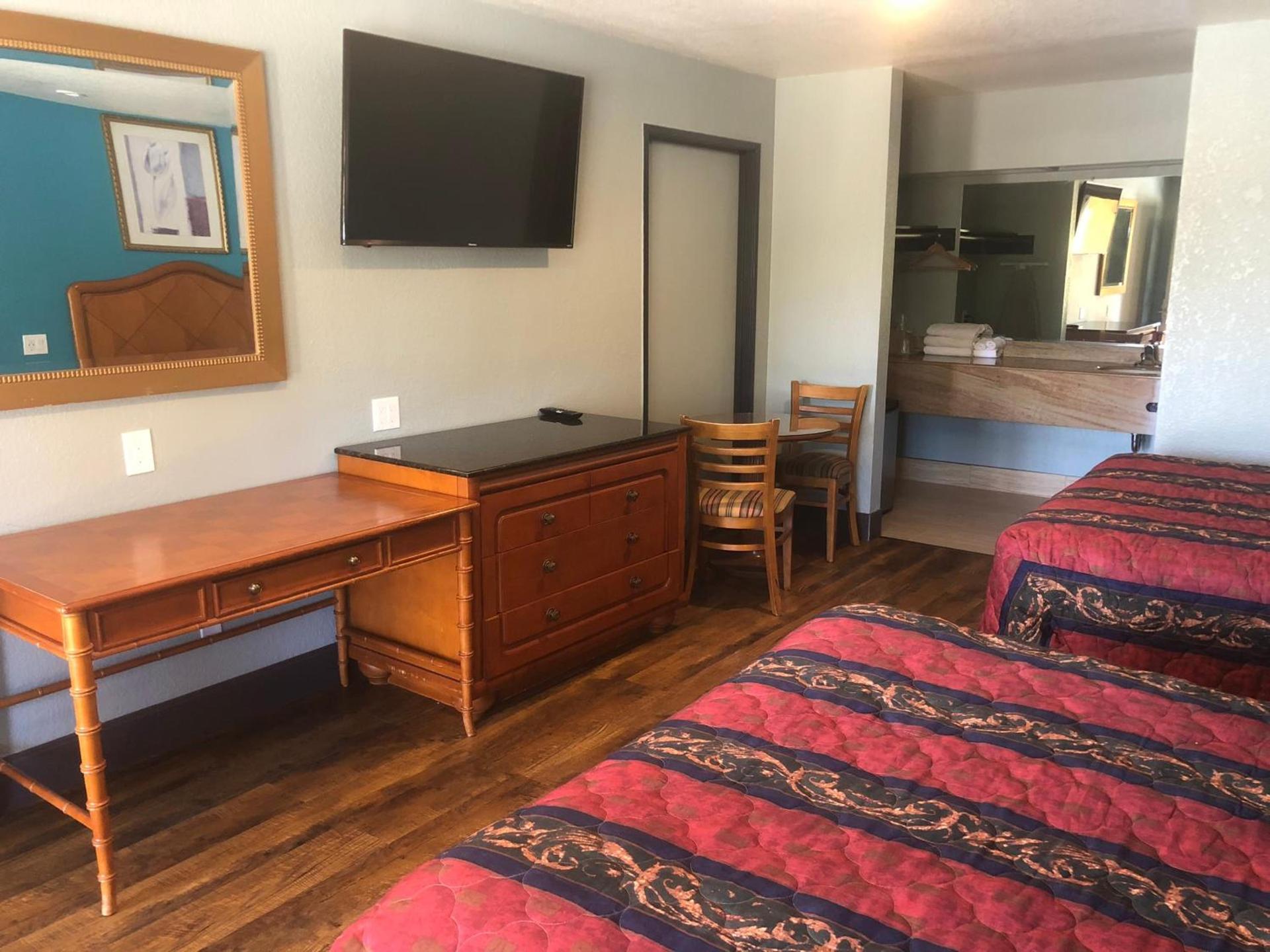 Travelers Inn photo 4