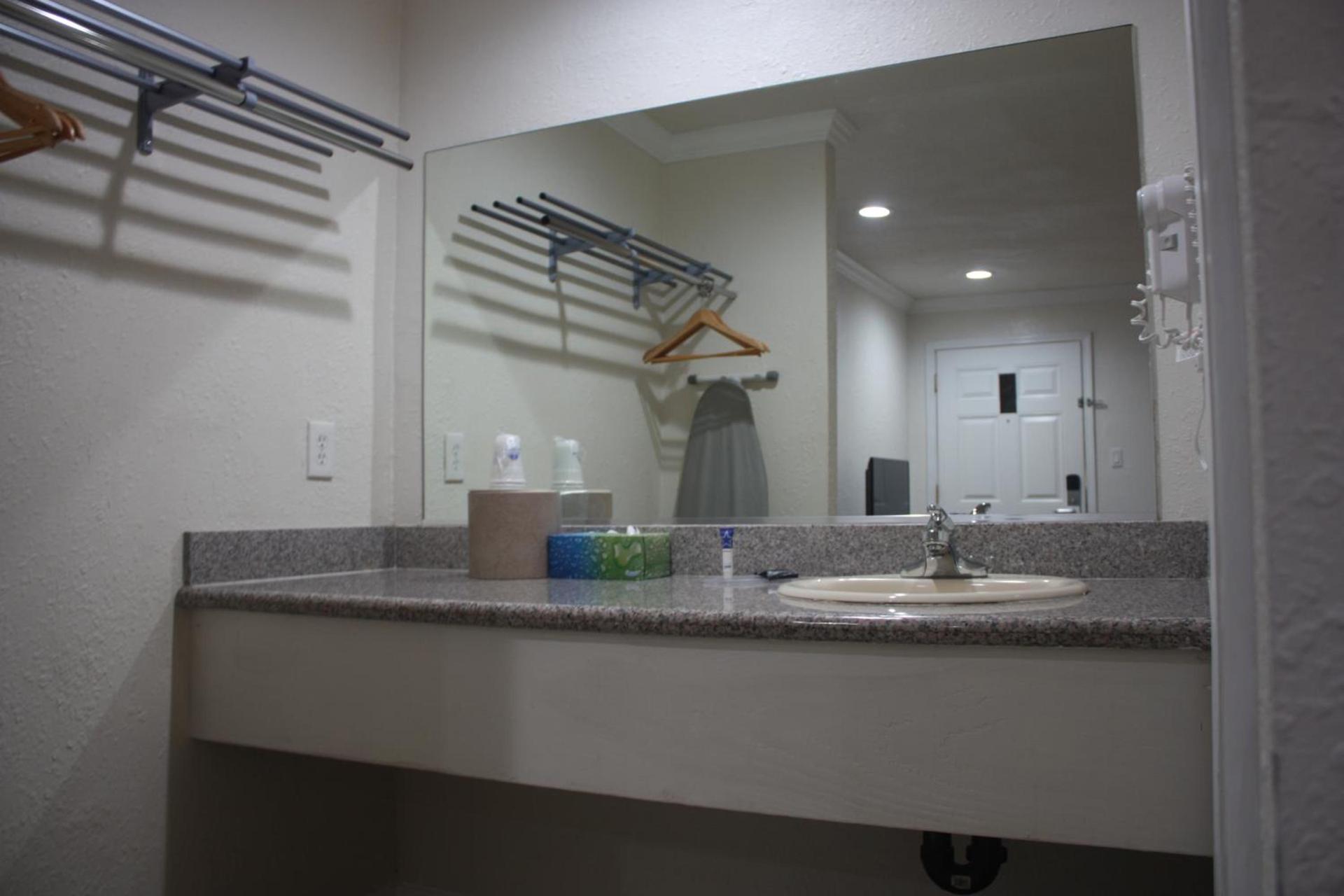 Value Inn & Suites photo 16