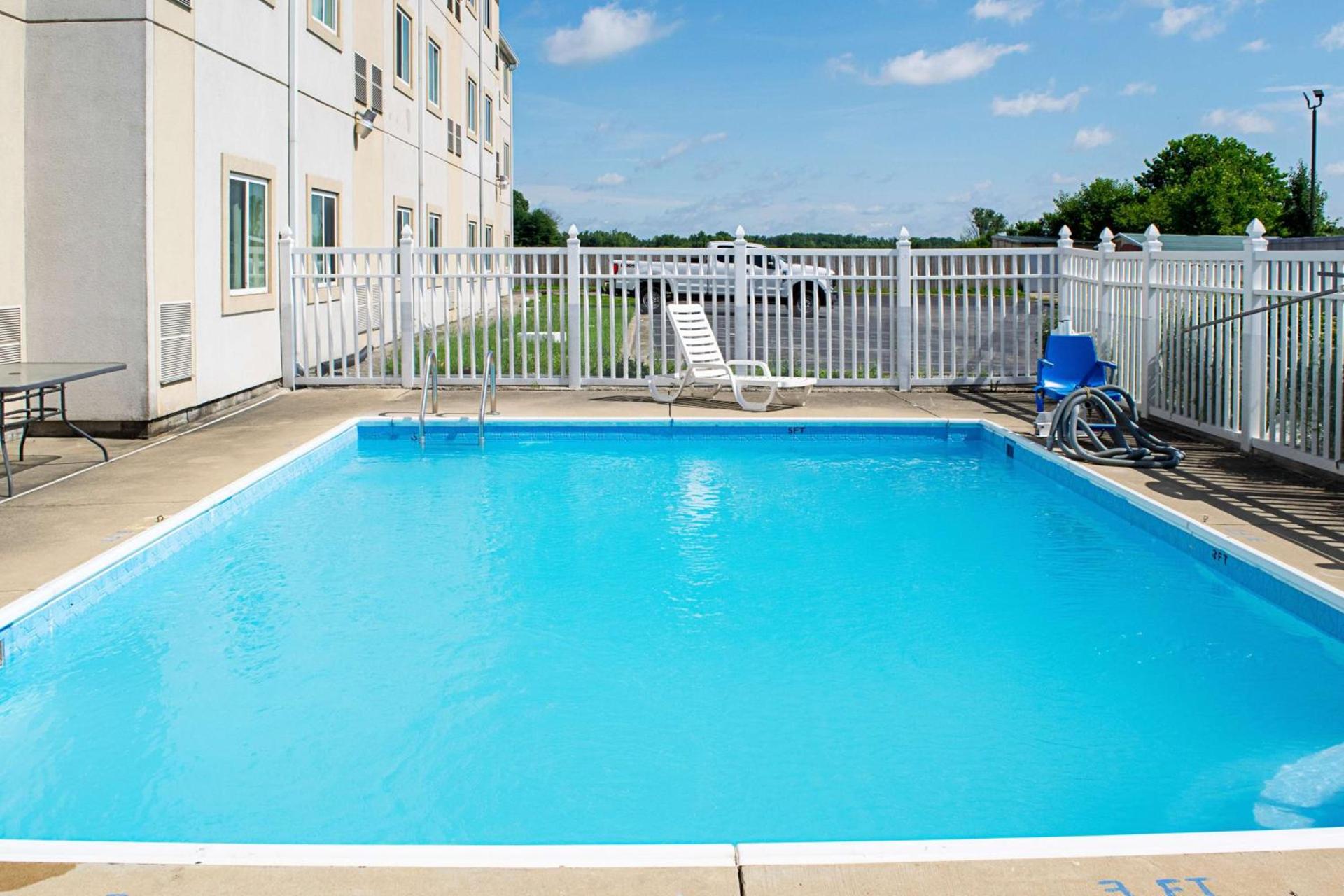 Motel 6-Seymour, IN - North photo 41