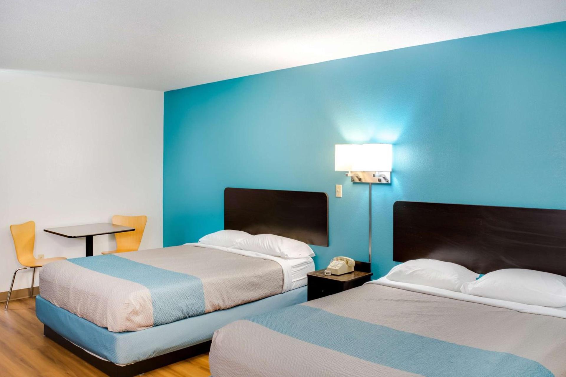 Motel 6-Richmond, IN photo 13