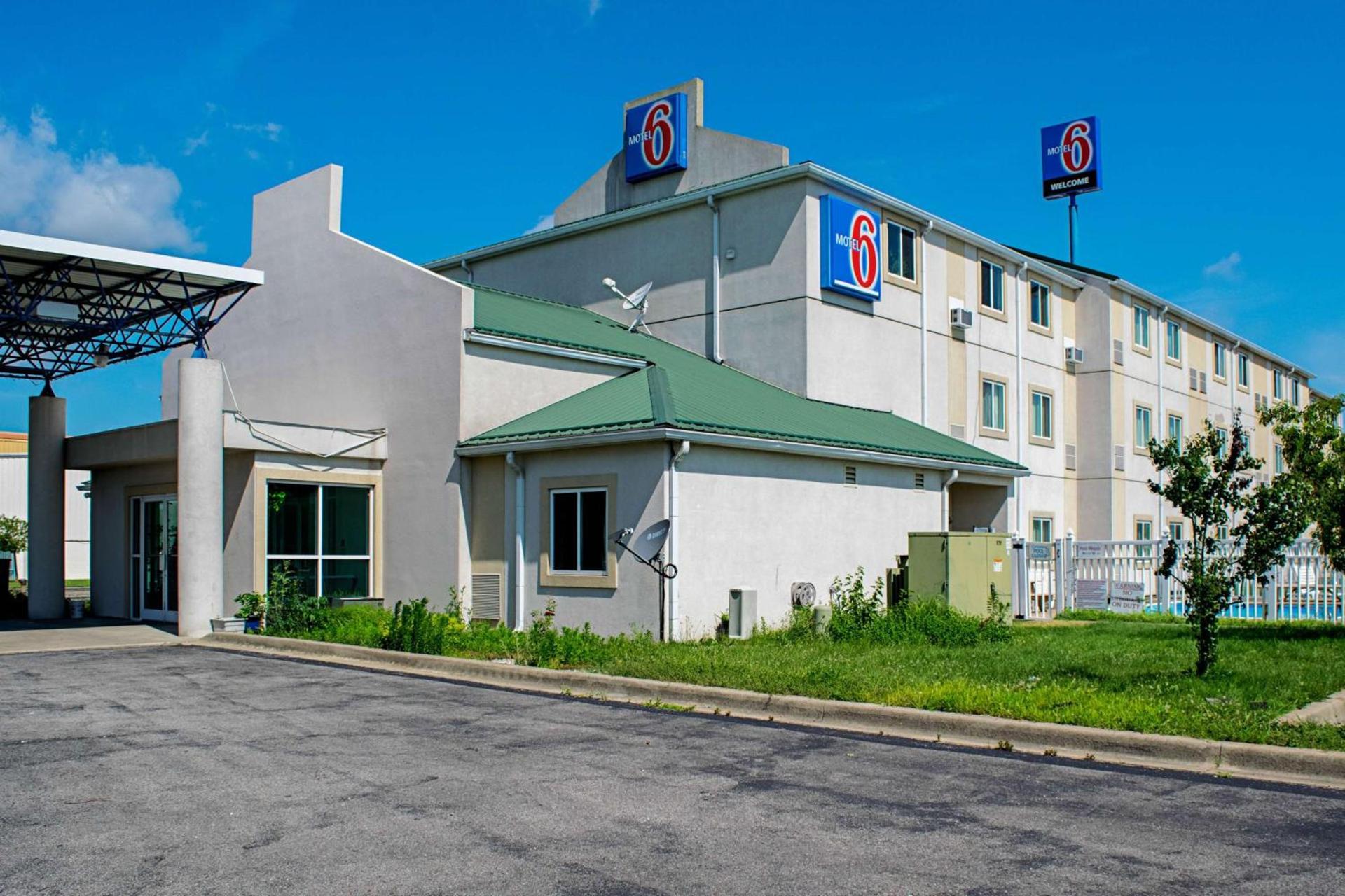 Motel 6-Seymour, IN - North — hotel in Seymour