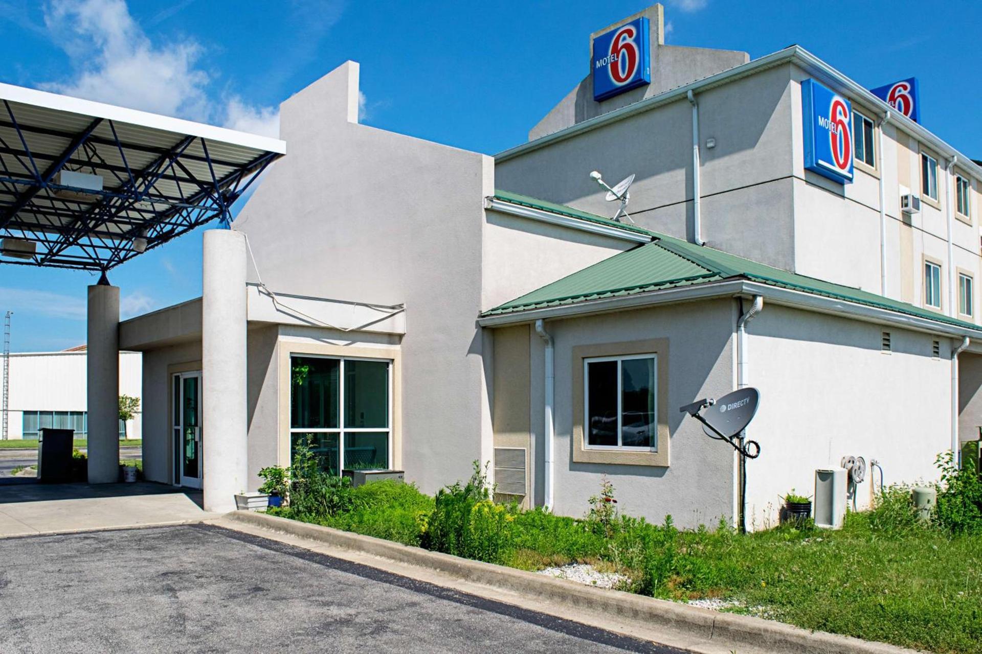 Motel 6-Seymour, IN - North photo 3
