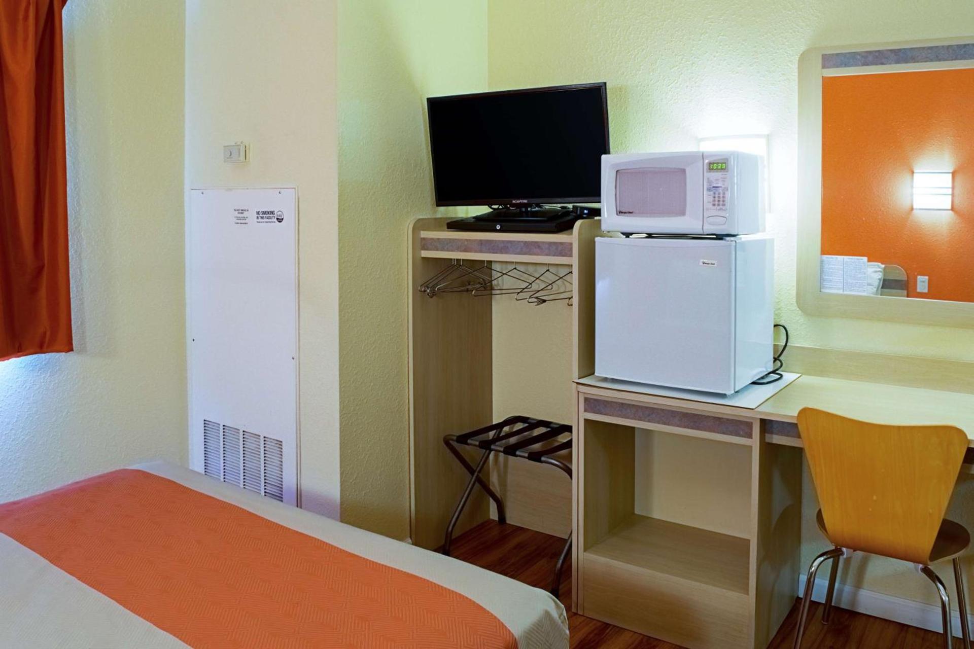 Motel 6-Seymour, IN - North photo 11