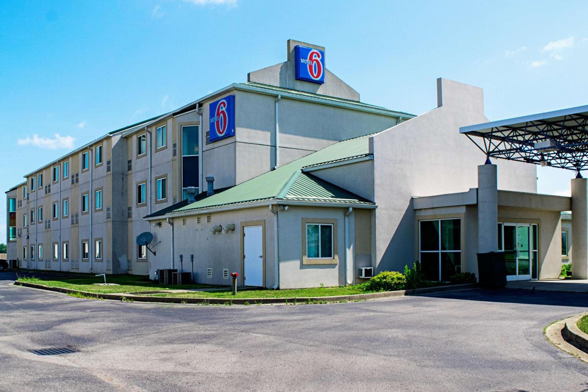 Motel 6-Seymour, IN - North photo 2