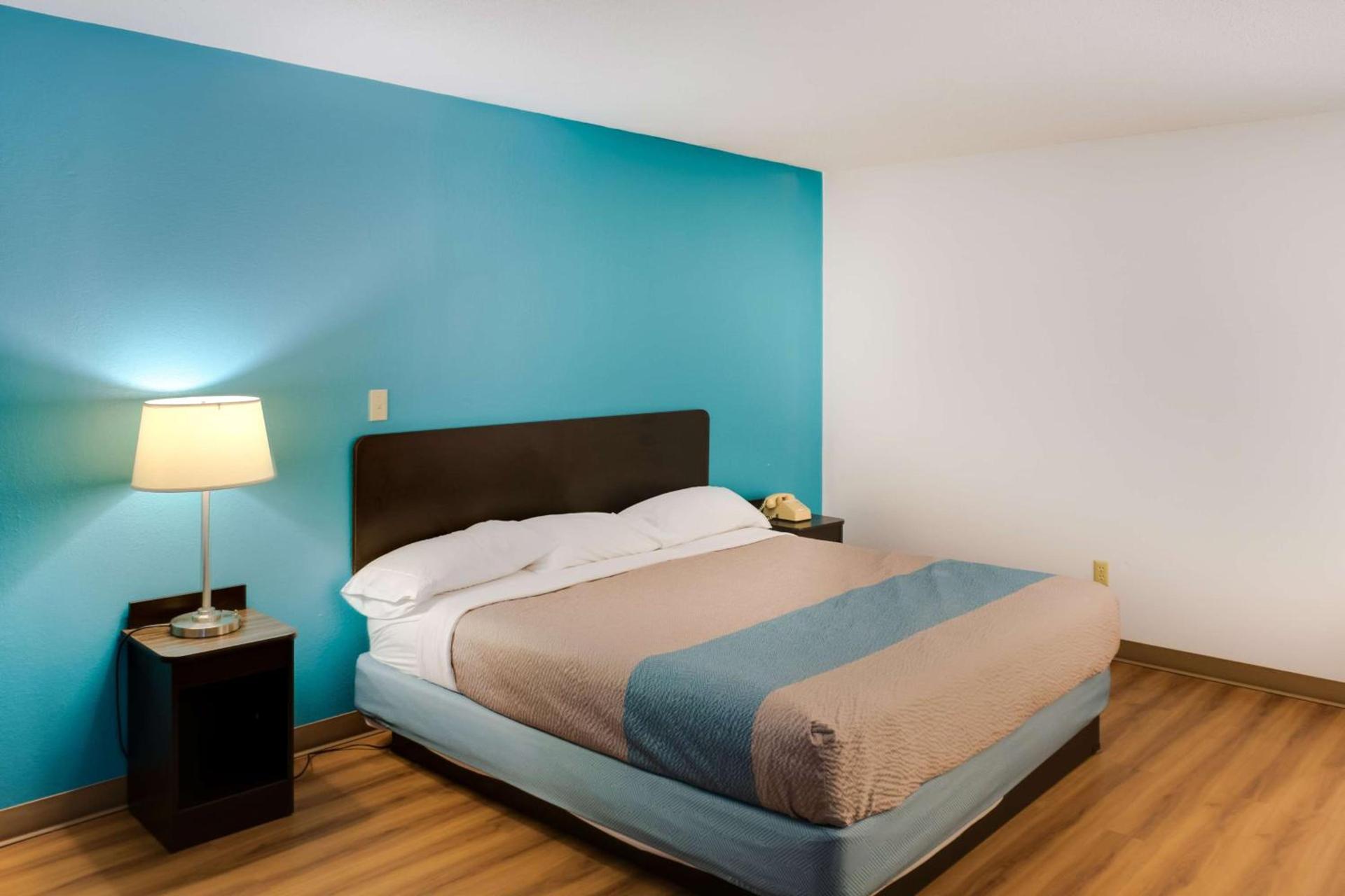 Motel 6-Richmond, IN photo 16