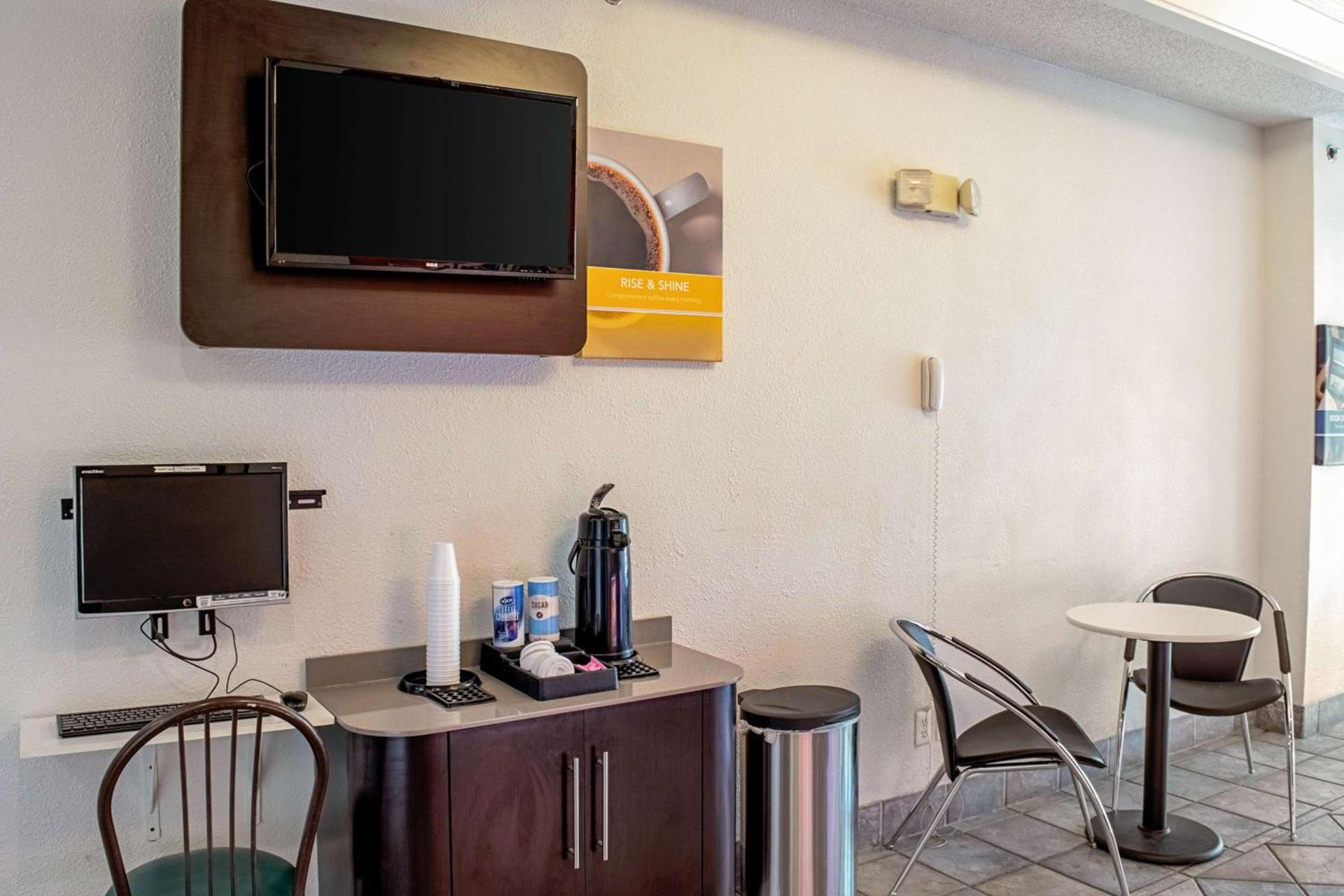 Motel 6-Seymour, IN - North photo 19
