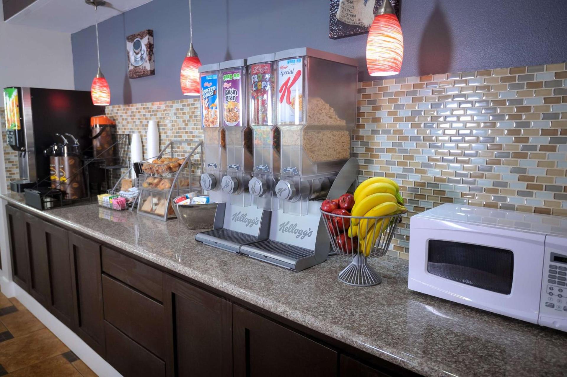 SureStay Hotel by Best Western Terrell photo 4