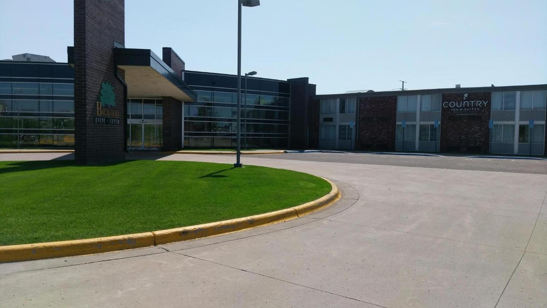 Country Inn & Suites by Radisson, Fergus Falls, MN photo 26