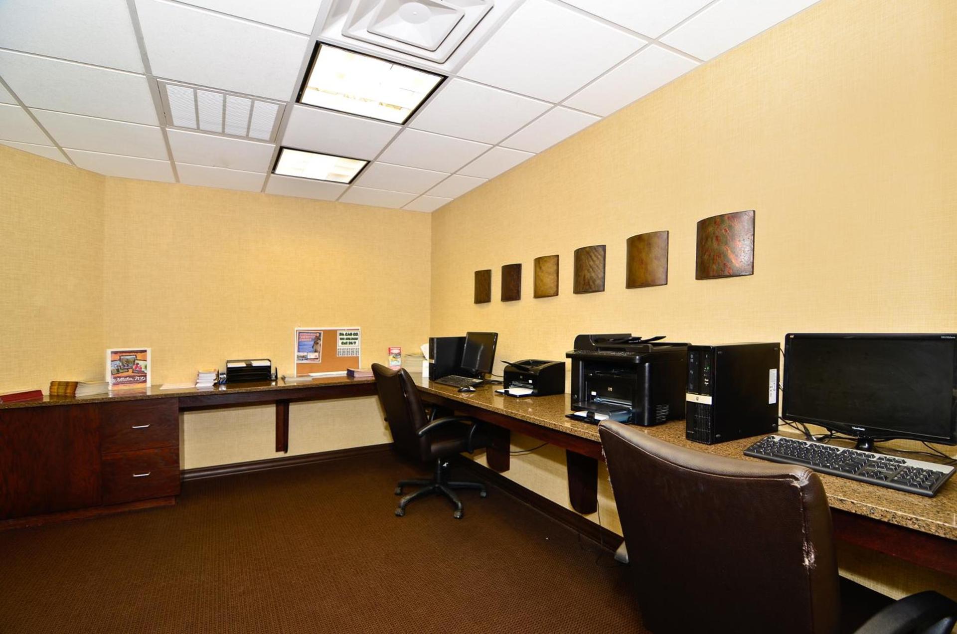 Hawthorn Suites by Wyndham Williston photo 54