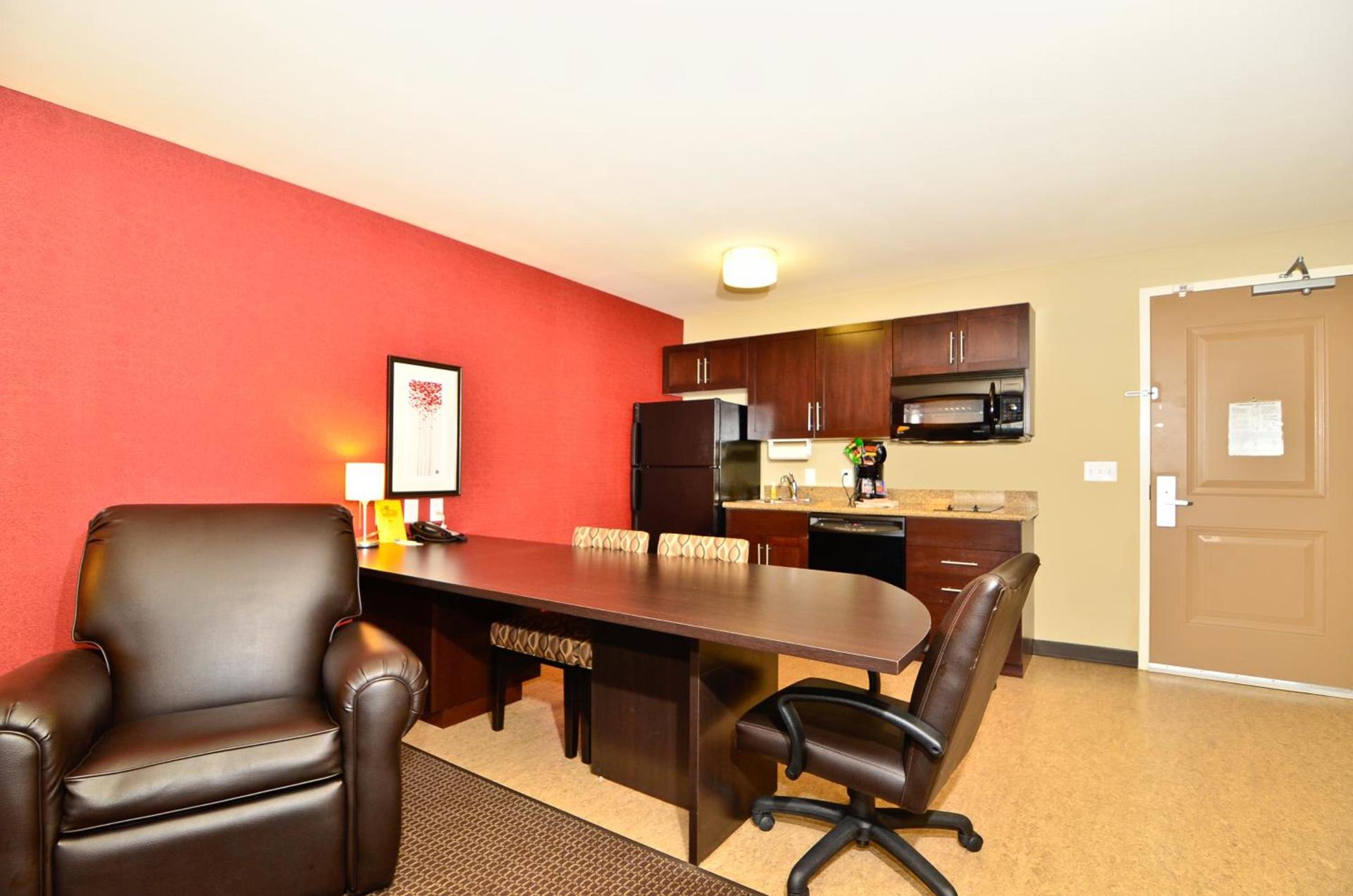 Hawthorn Suites by Wyndham Williston photo 51
