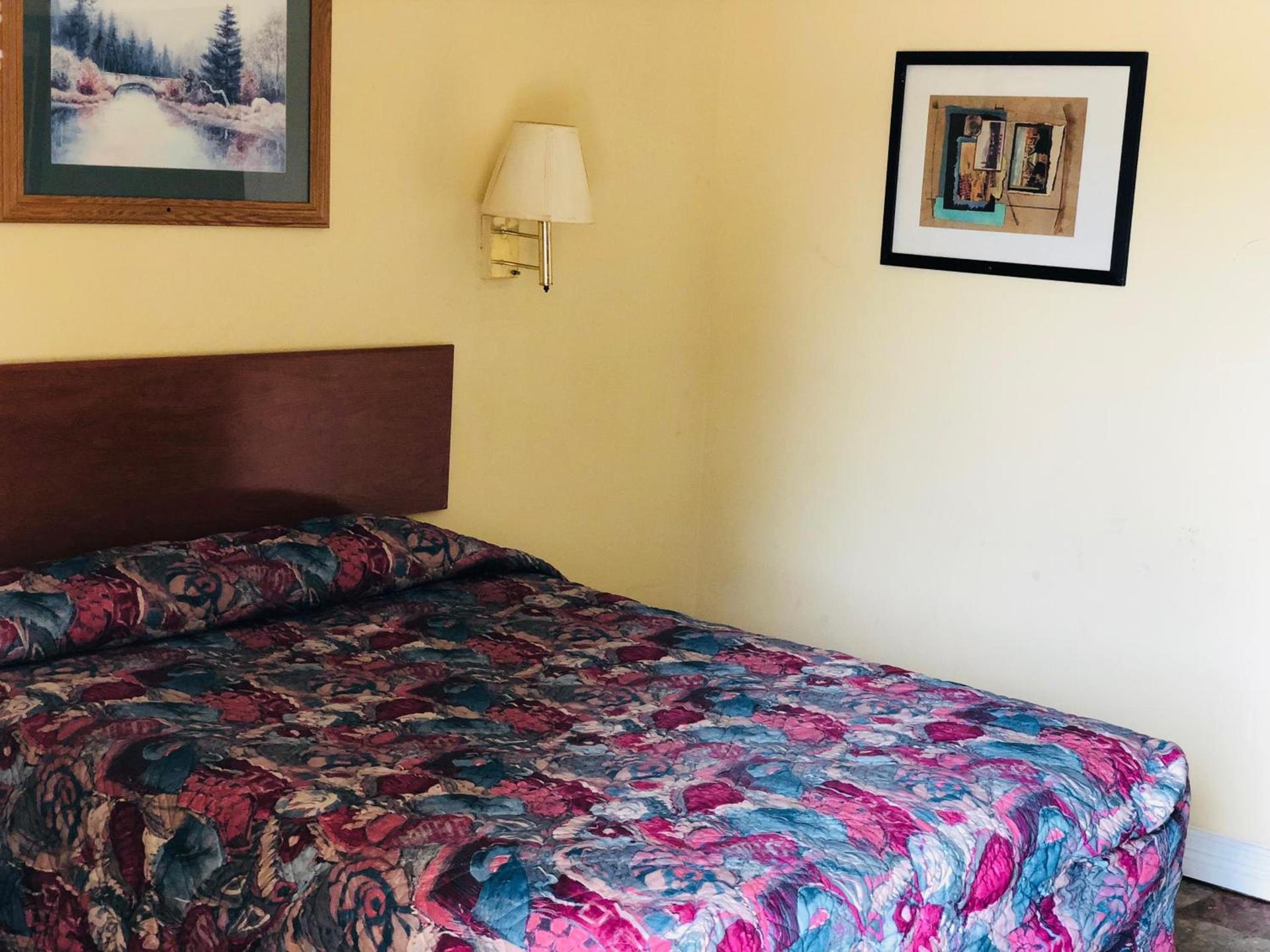 Country Host Inn photo 17