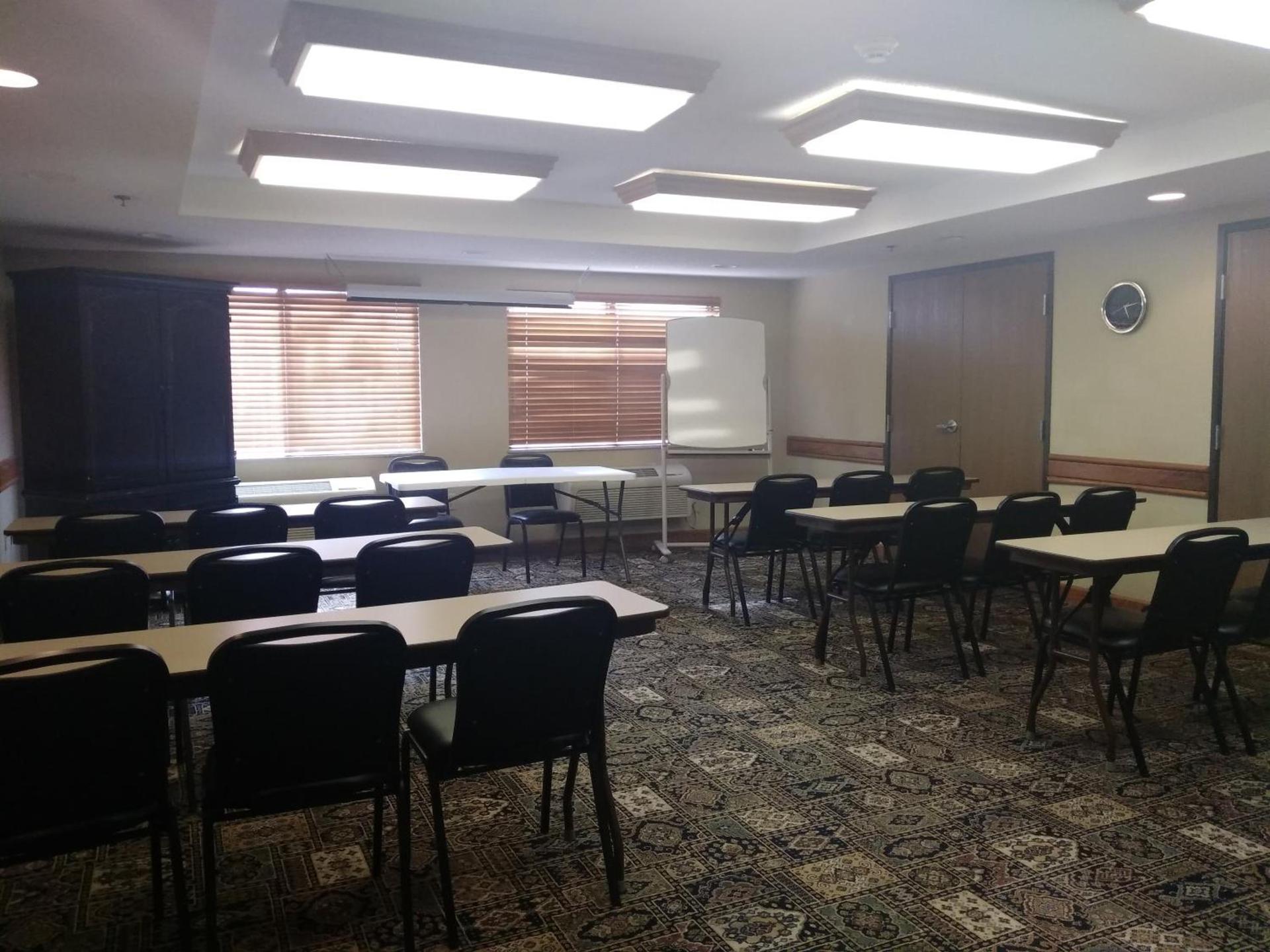 Madelia Hotel & Suites photo 45
