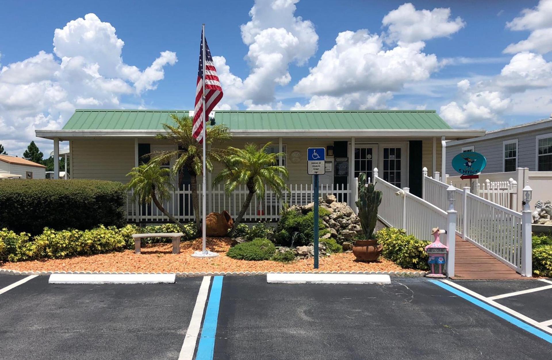 Woody's RV Resort LLC — hotel in Sebring
