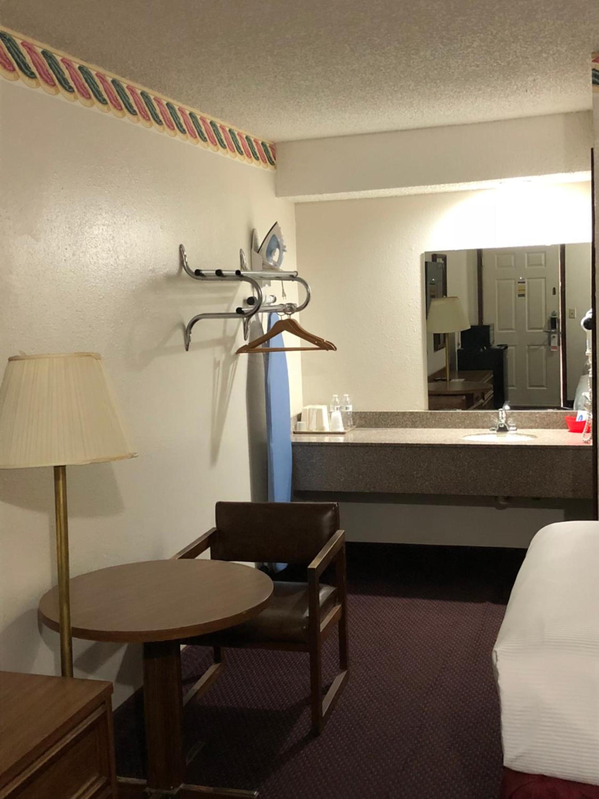 Rexdale Inn photo 9